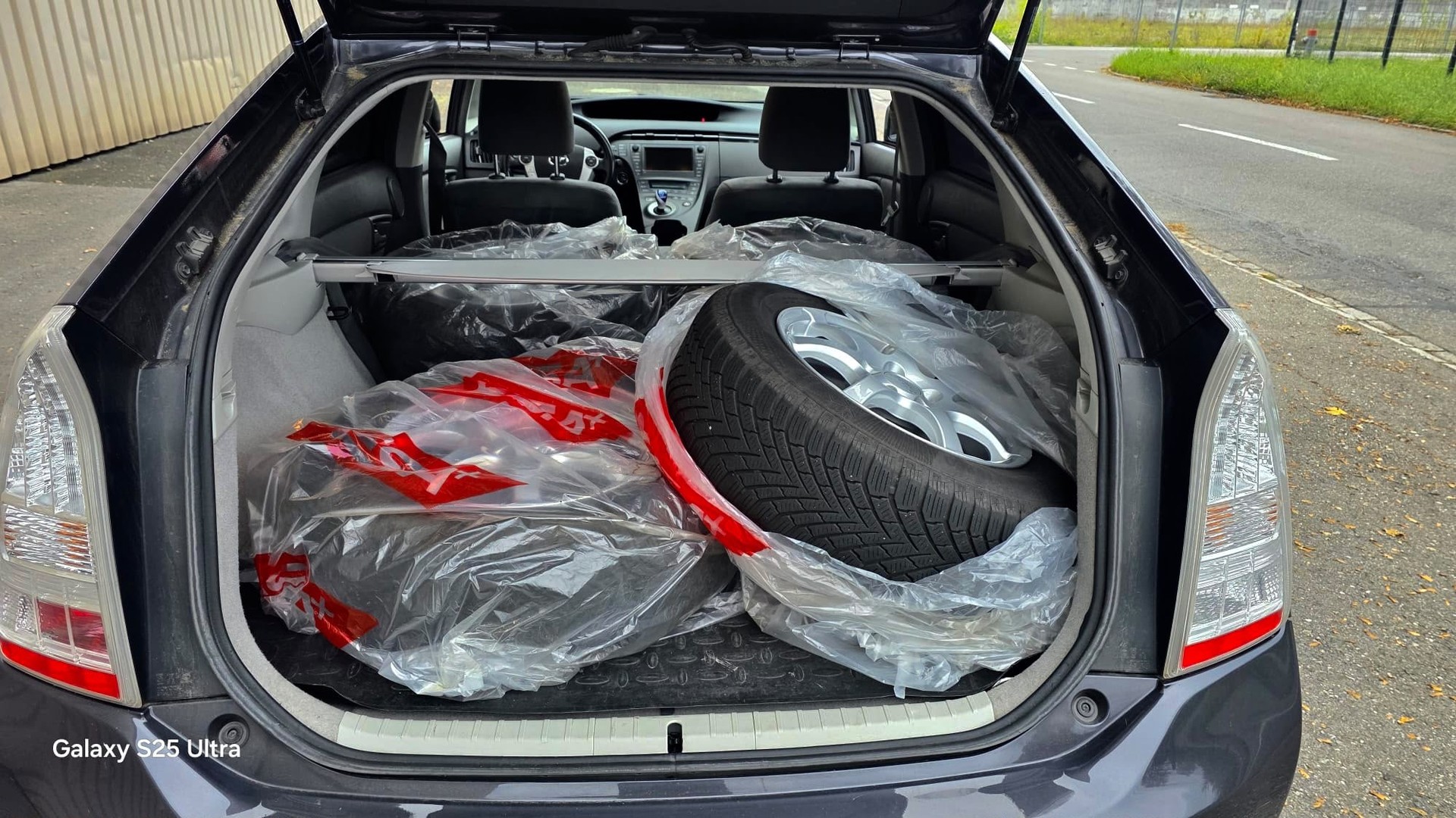 TOYOTA Prius 1.8 16V HSD Sol Premium-image-6