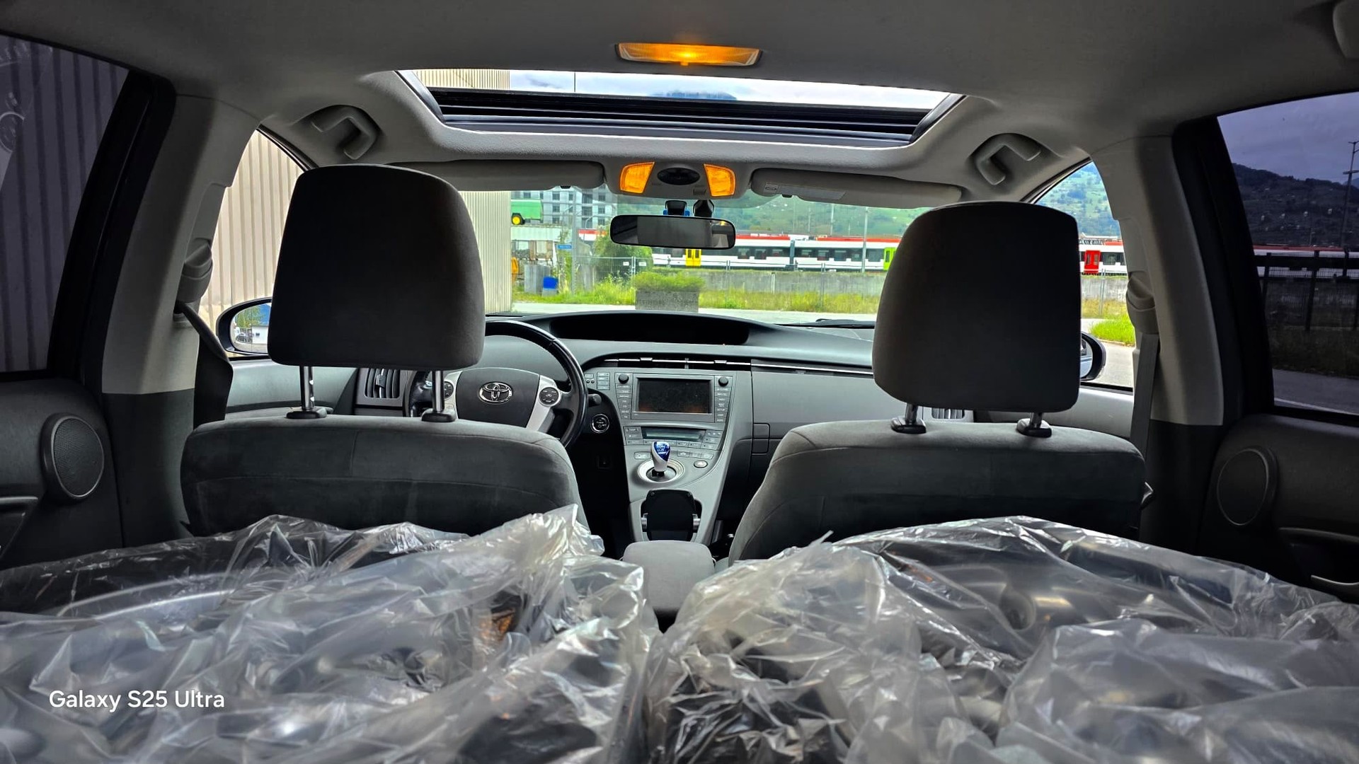 TOYOTA Prius 1.8 16V HSD Sol Premium-image-7