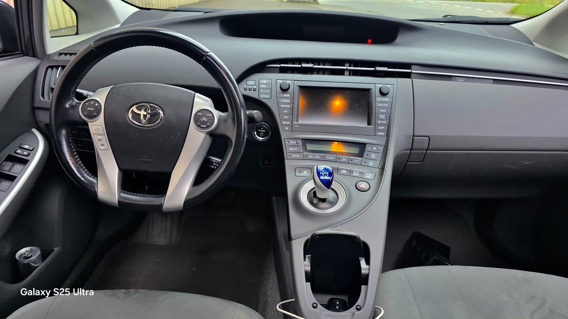 TOYOTA Prius 1.8 16V HSD Sol Premium-image-15