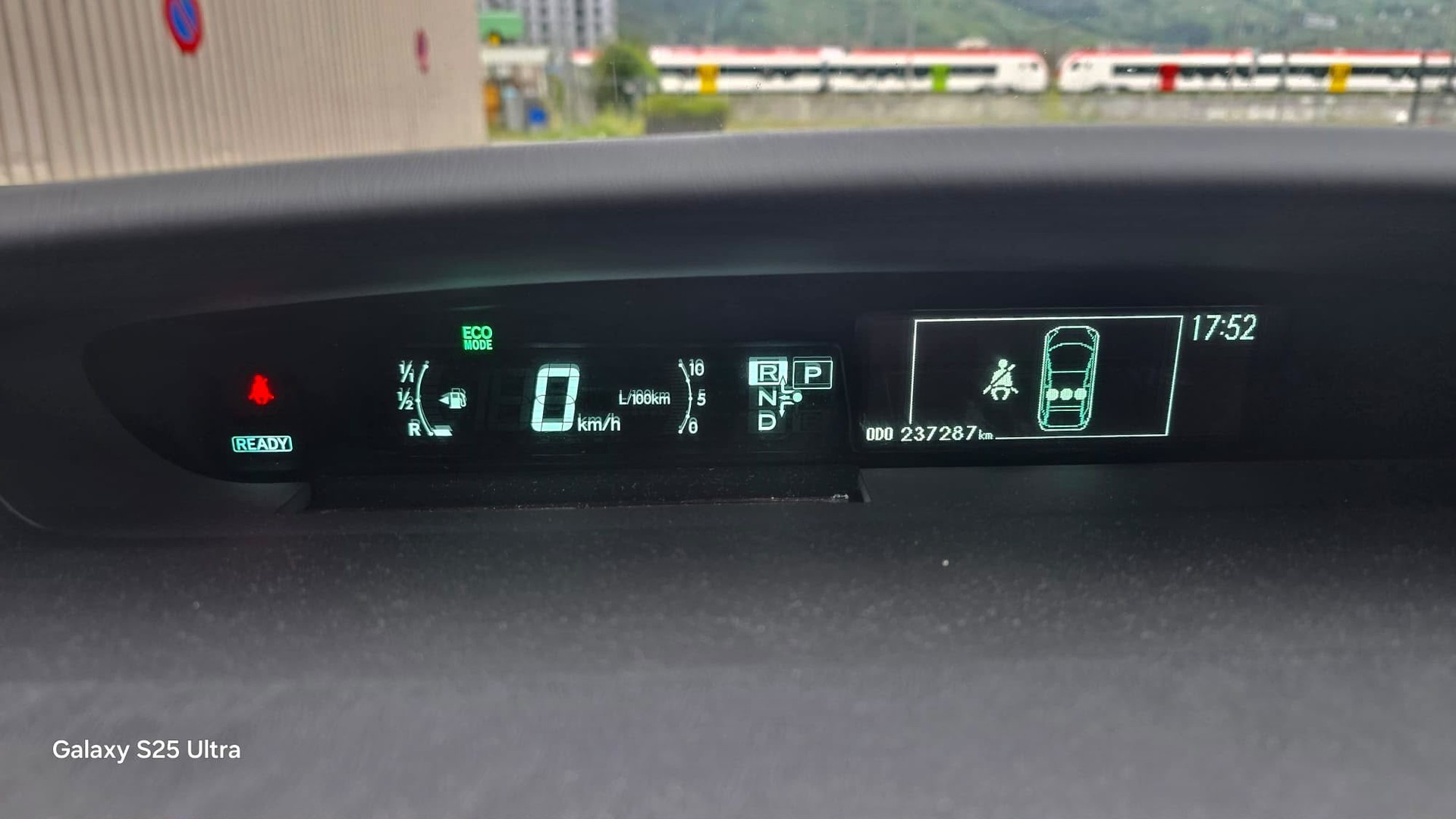 TOYOTA Prius 1.8 16V HSD Sol Premium-image-14