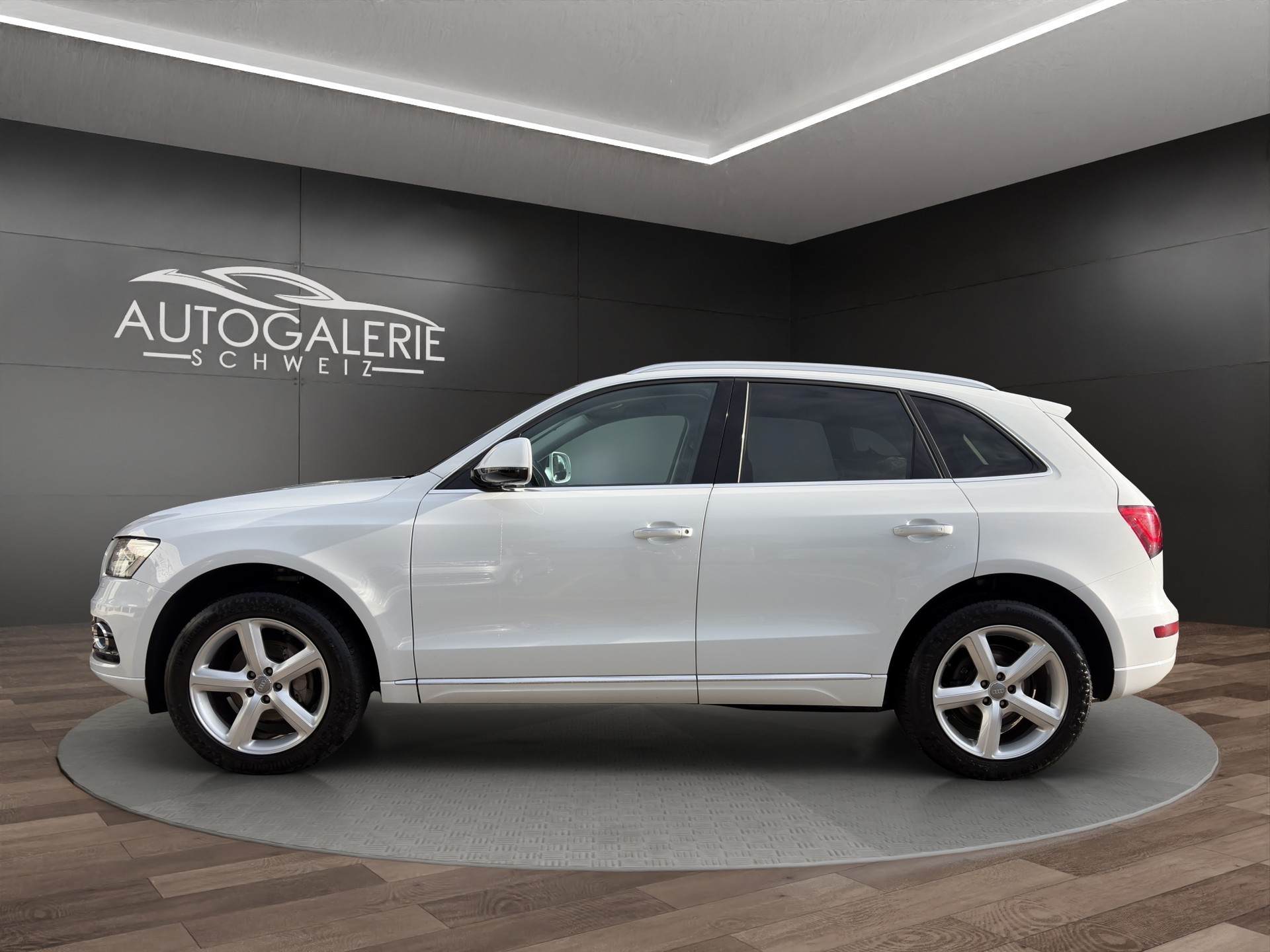AUDI Q5 2.0 TDI quattro S-tronic | CH | Designpaket Sport | Adaptiv Tempomat | DAB | 19" | AMBITION | Xenon Plus |-image-1