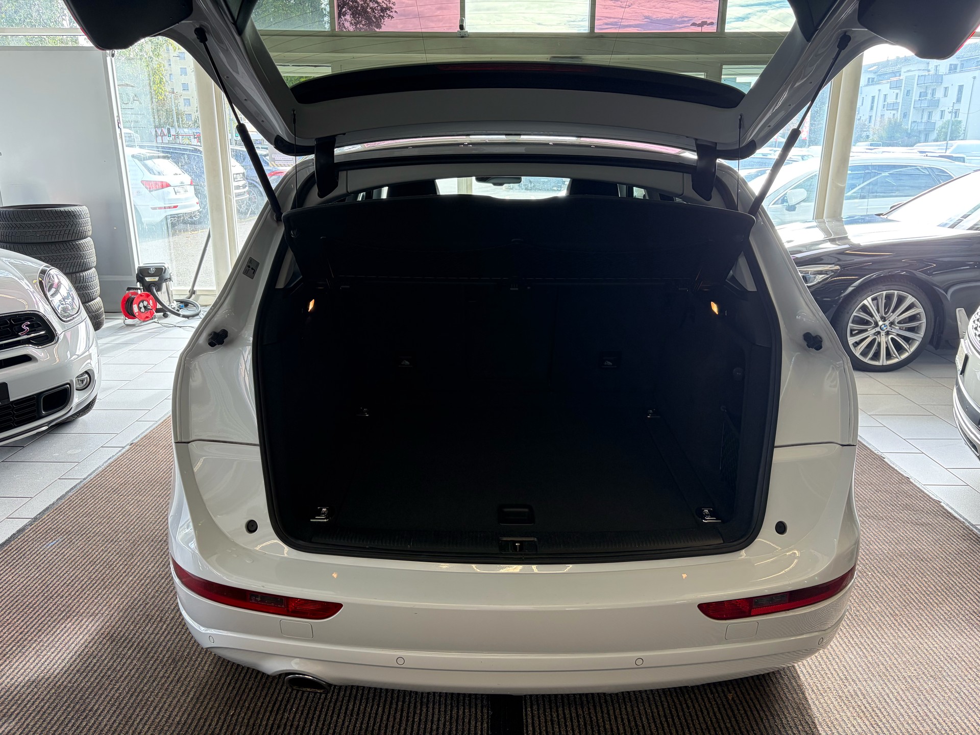 AUDI Q5 2.0 TDI quattro S-tronic | CH | Designpaket Sport | Adaptiv Tempomat | DAB | 19" | AMBITION | Xenon Plus |-image-23
