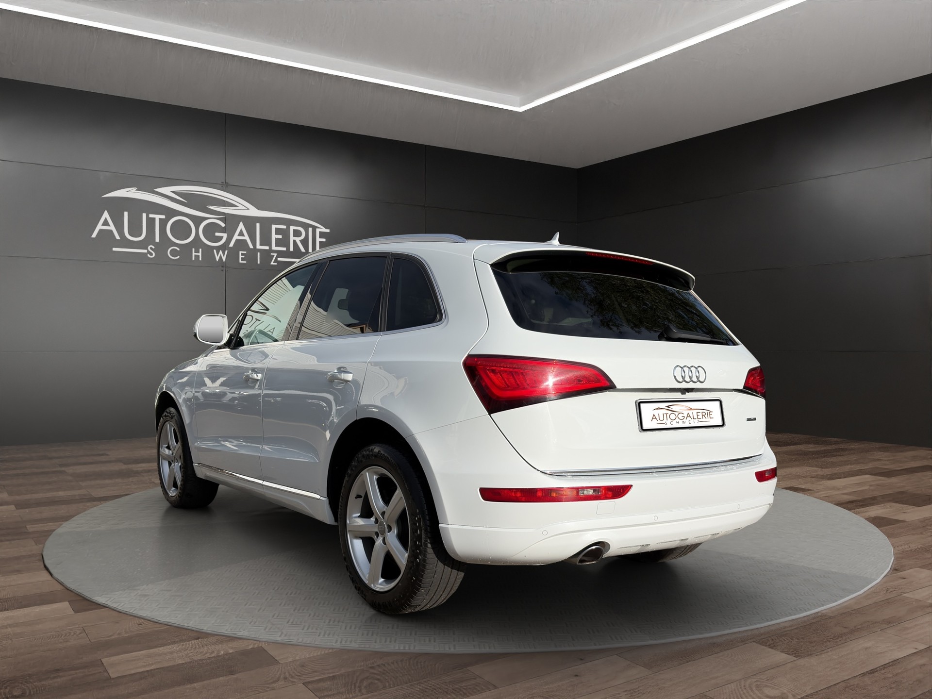 AUDI Q5 2.0 TDI quattro S-tronic | CH | Designpaket Sport | Adaptiv Tempomat | DAB | 19" | AMBITION | Xenon Plus |-image-2