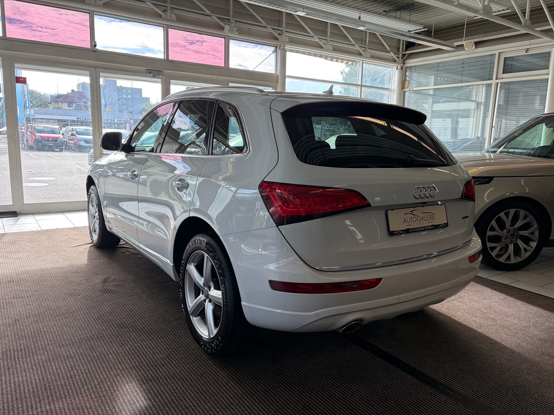 AUDI Q5 2.0 TDI quattro S-tronic | CH | Designpaket Sport | Adaptiv Tempomat | DAB | 19" | AMBITION | Xenon Plus |-image-10