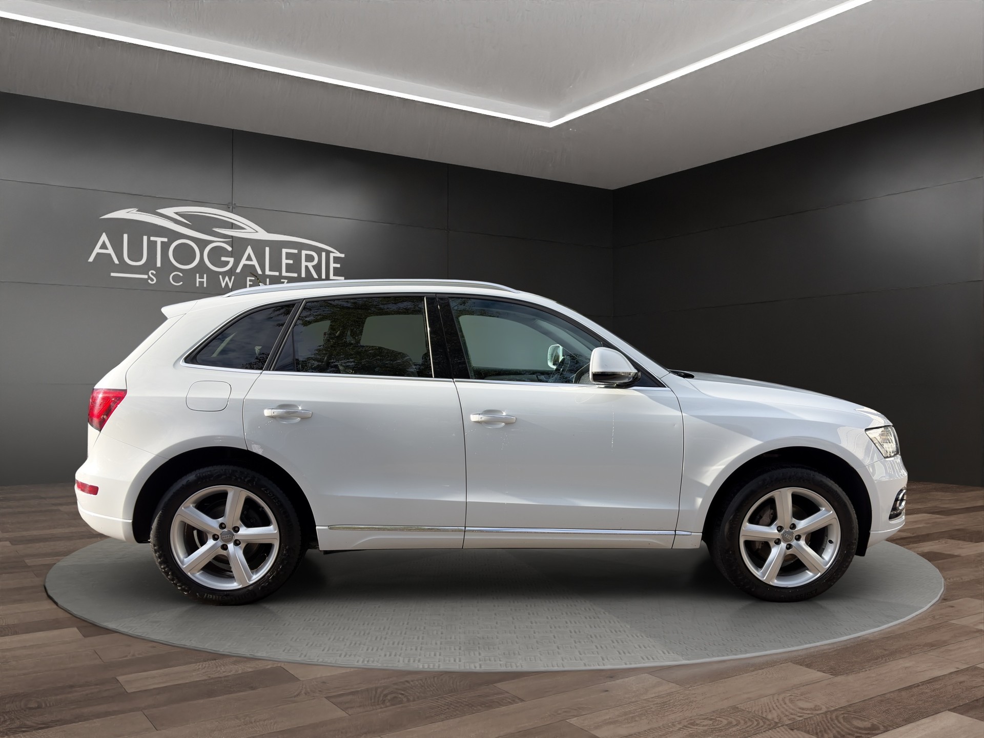 AUDI Q5 2.0 TDI quattro S-tronic | CH | Designpaket Sport | Adaptiv Tempomat | DAB | 19" | AMBITION | Xenon Plus |-image-5