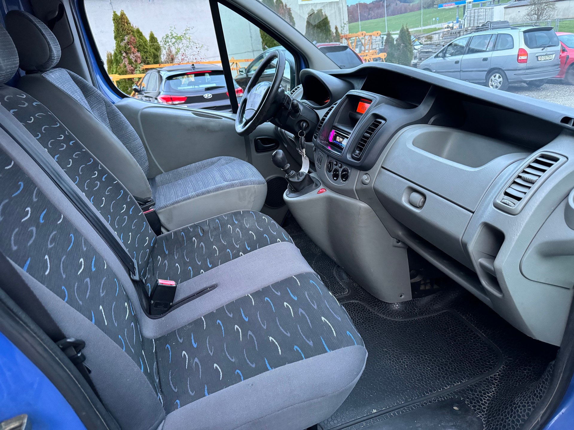 RENAULT Trafic 2.0 dCi 90 2.7t L1H1-image-9