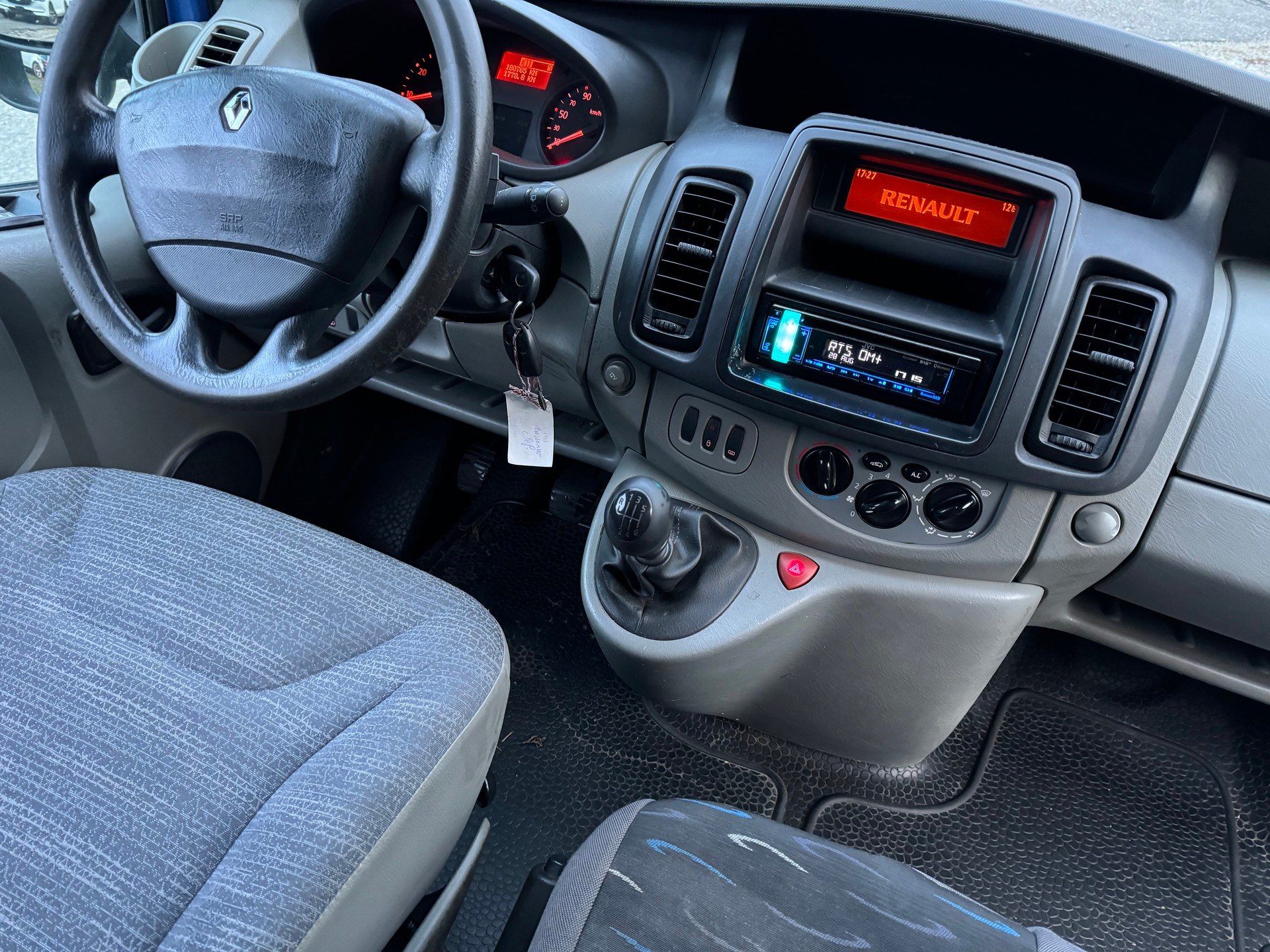 RENAULT Trafic 2.0 dCi 90 2.7t L1H1-image-7