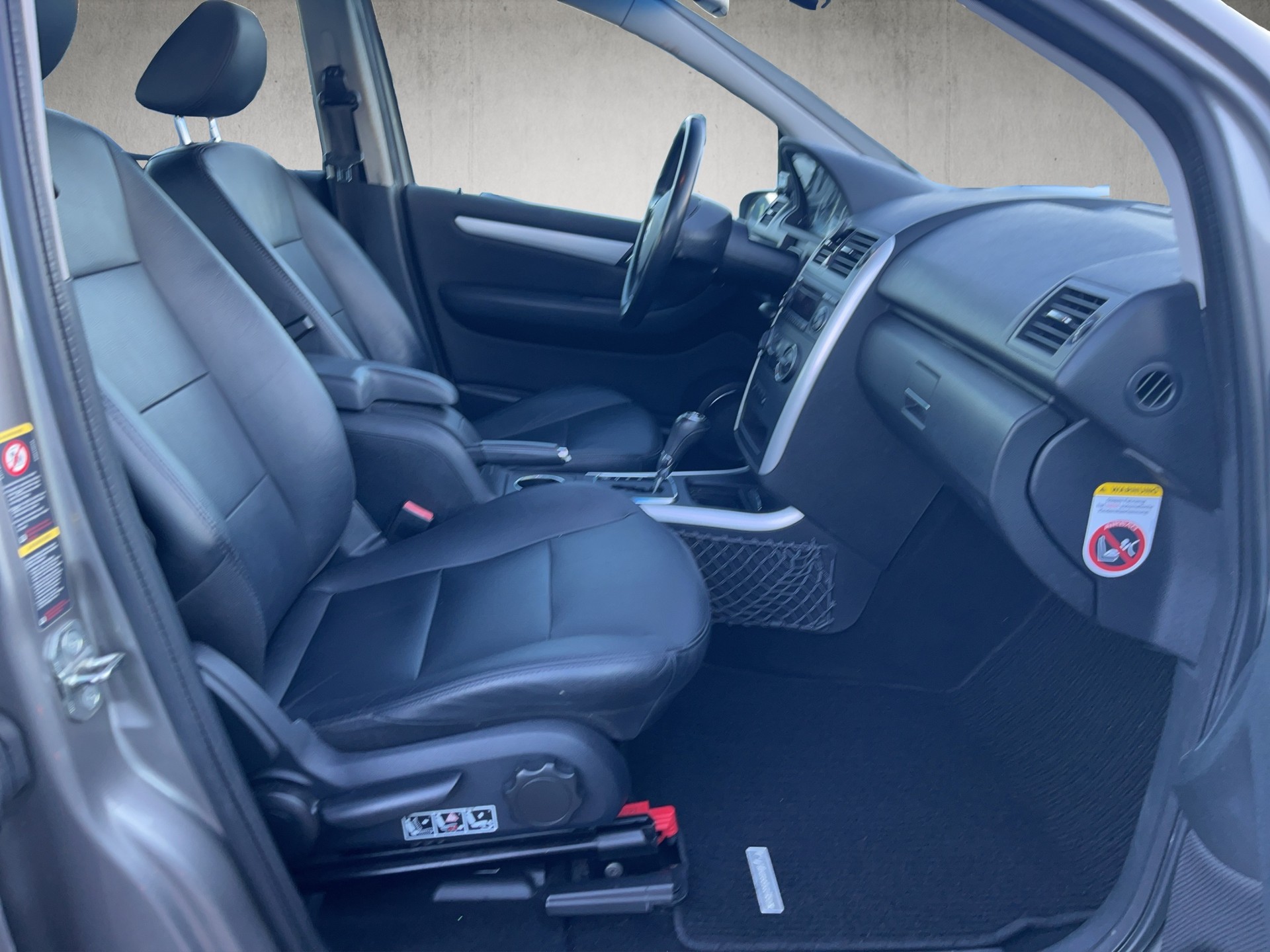 MERCEDES-BENZ A 200 Avantgarde-image-10