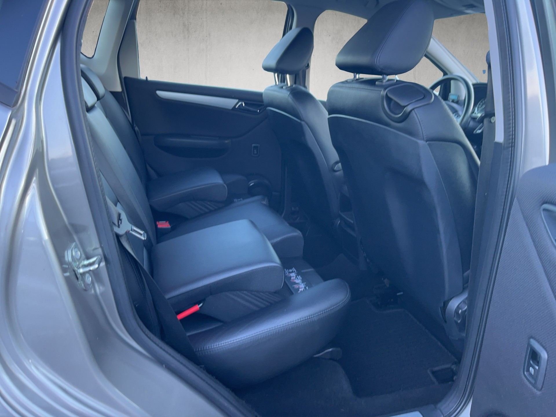 MERCEDES-BENZ A 200 Avantgarde-image-12