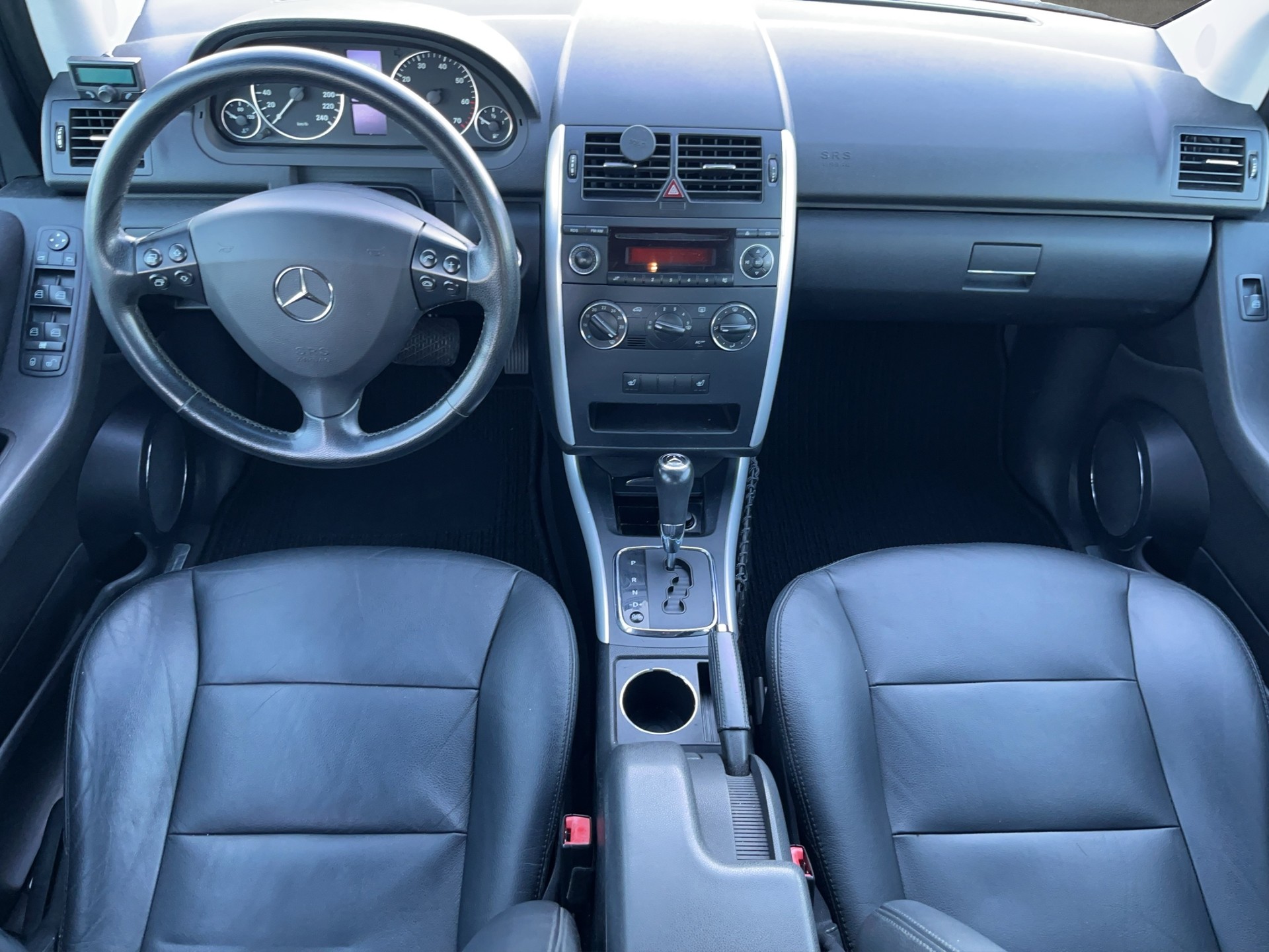 MERCEDES-BENZ A 200 Avantgarde-image-8