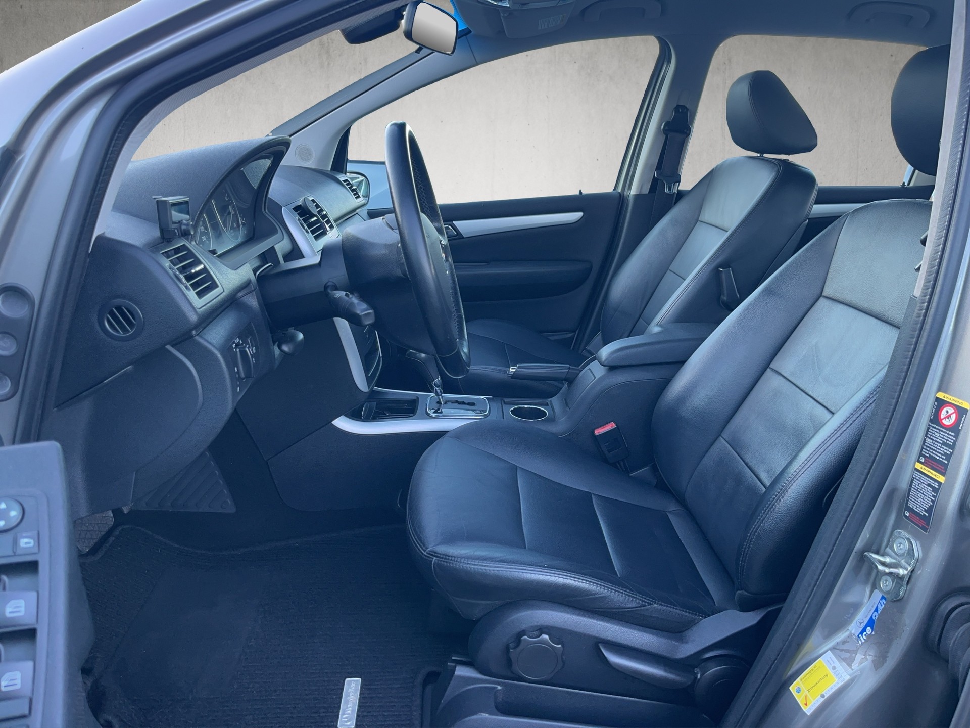 MERCEDES-BENZ A 200 Avantgarde-image-9