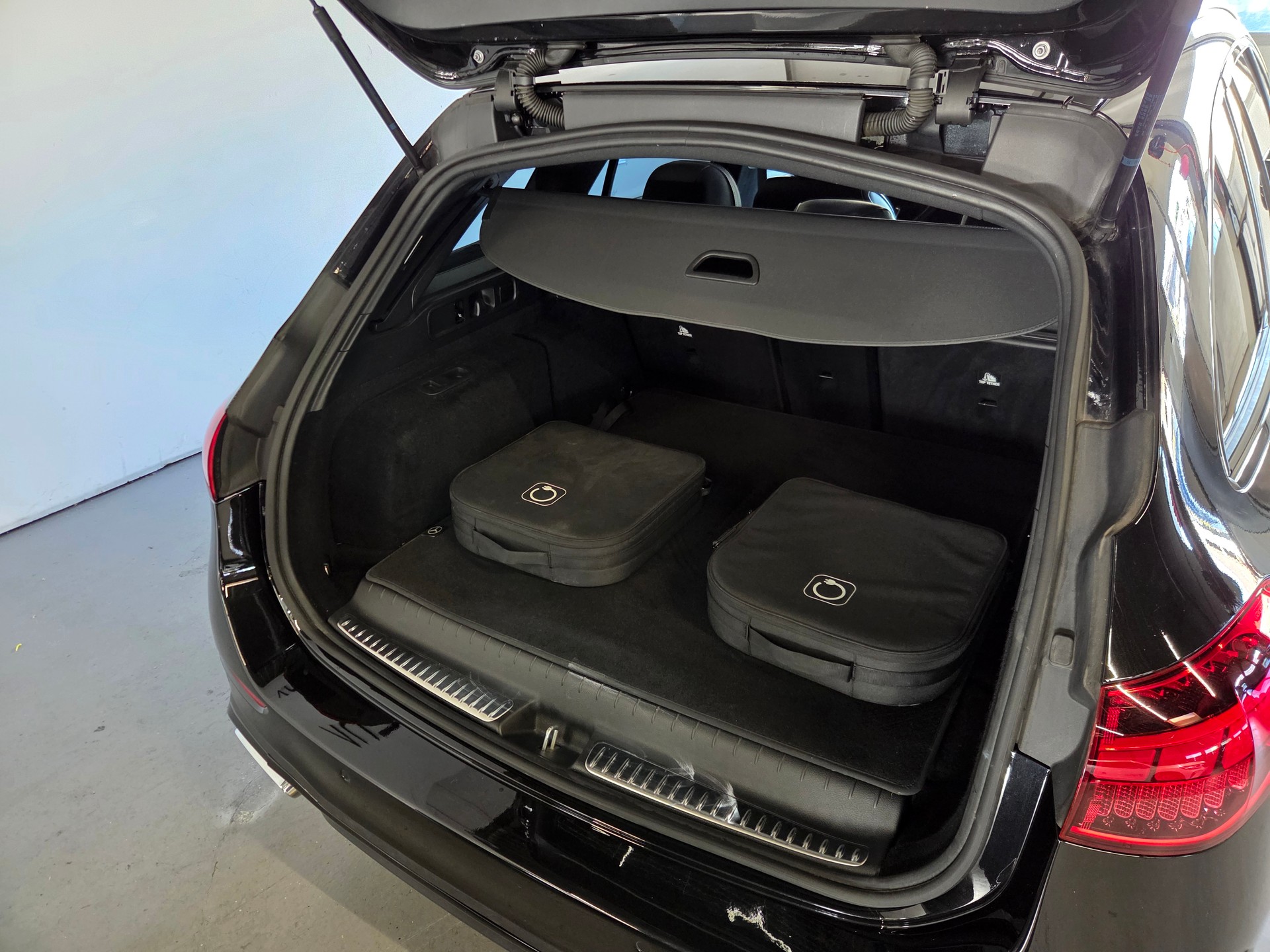 MERCEDES-BENZ C 300 e AMG Line Kombi-image-25