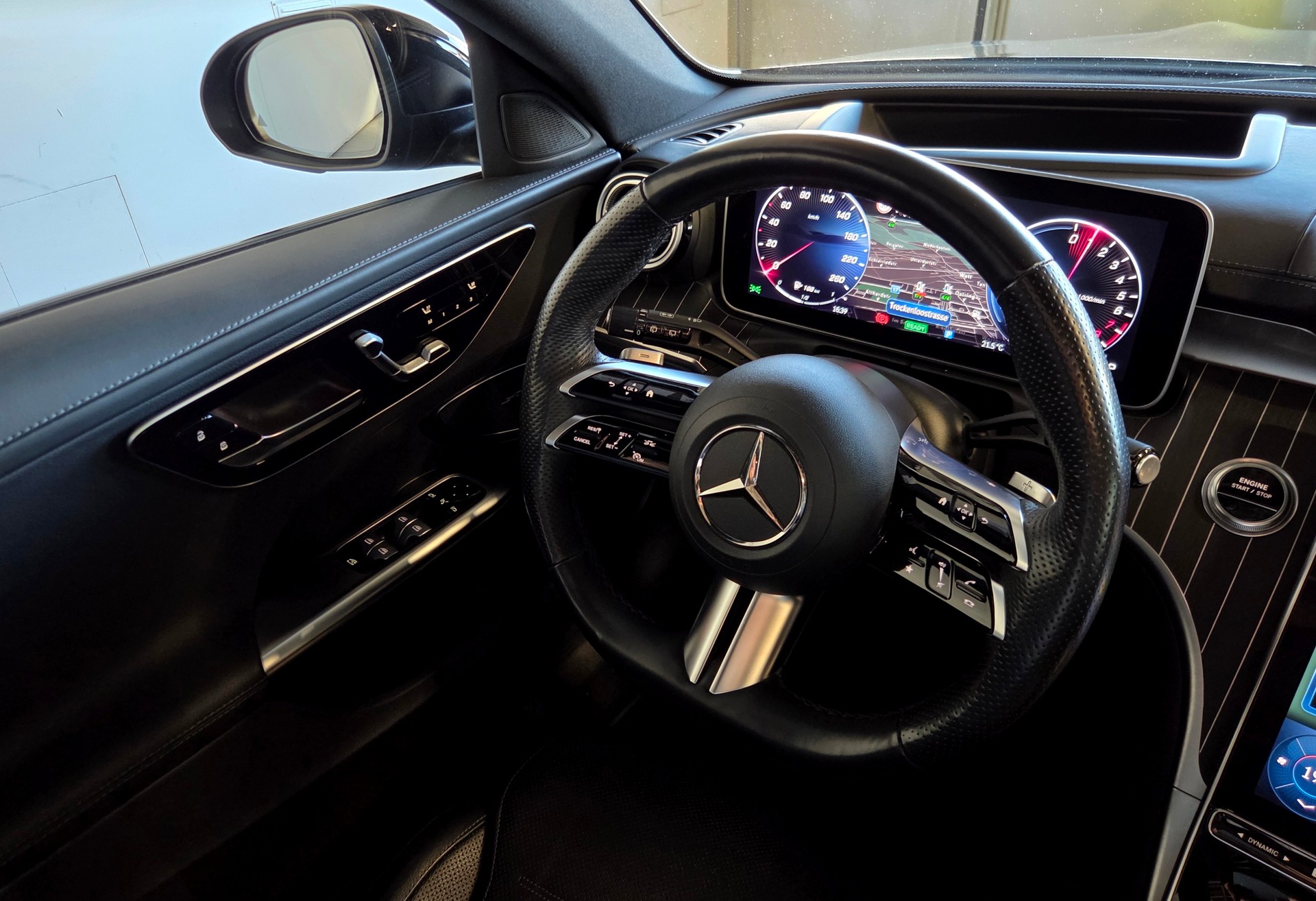 MERCEDES-BENZ C 300 e AMG Line Kombi-image-18