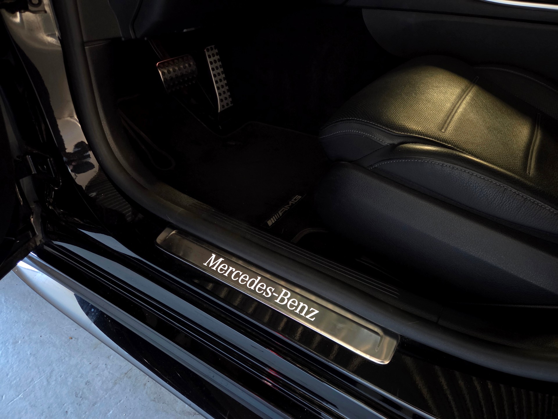 MERCEDES-BENZ C 300 e AMG Line Kombi-image-19