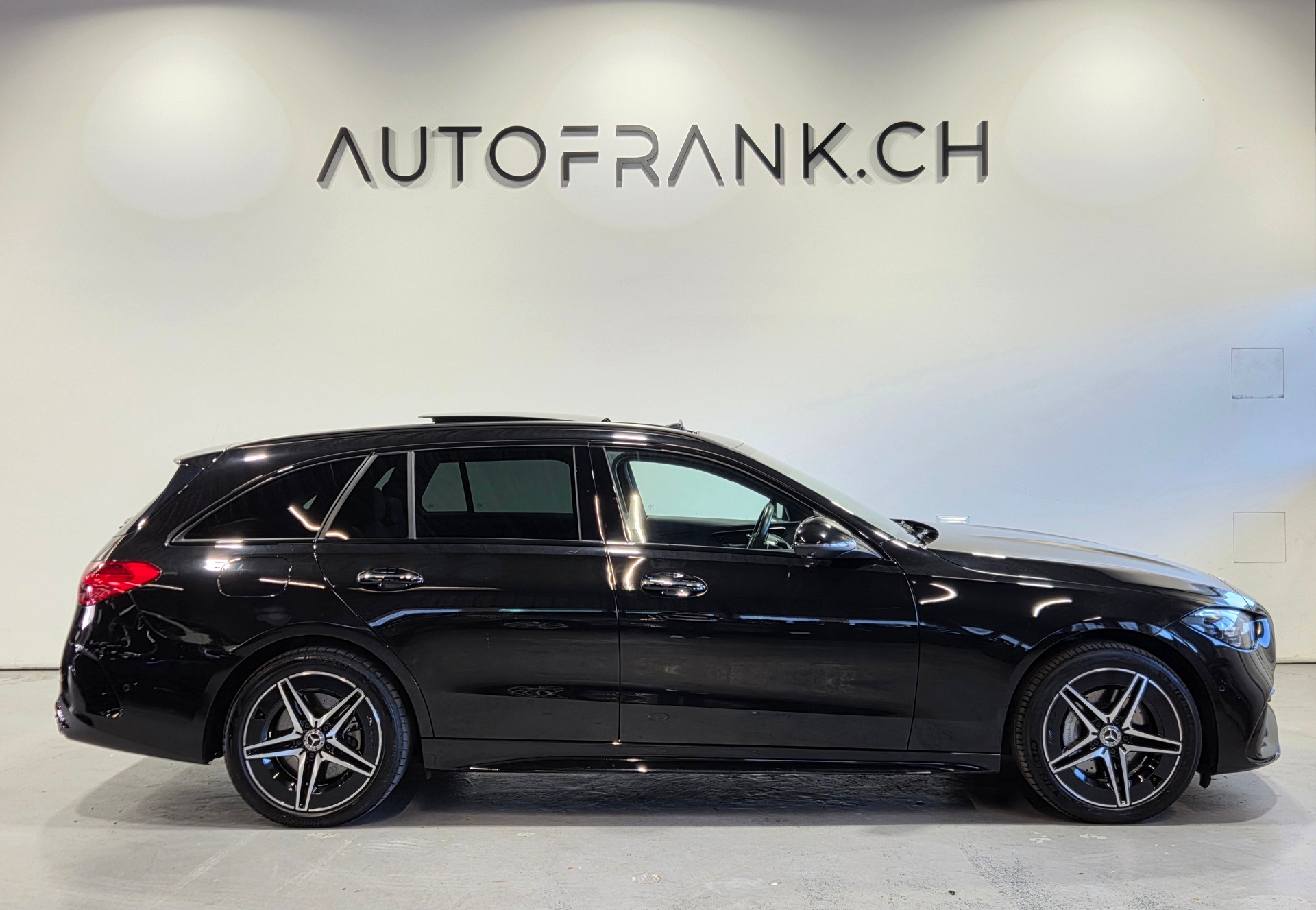MERCEDES-BENZ C 300 e AMG Line Kombi-image-1