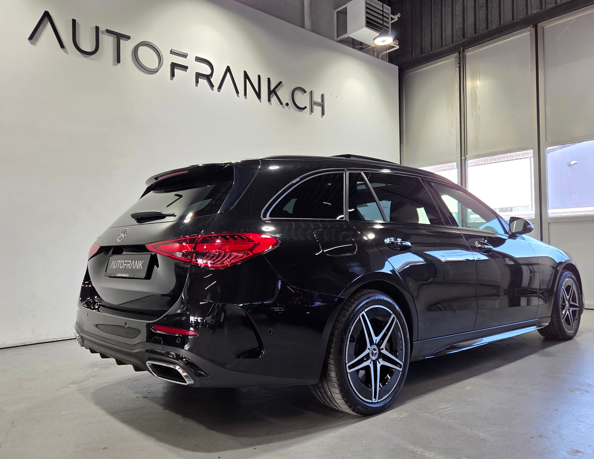 MERCEDES-BENZ C 300 e AMG Line Kombi-image-2