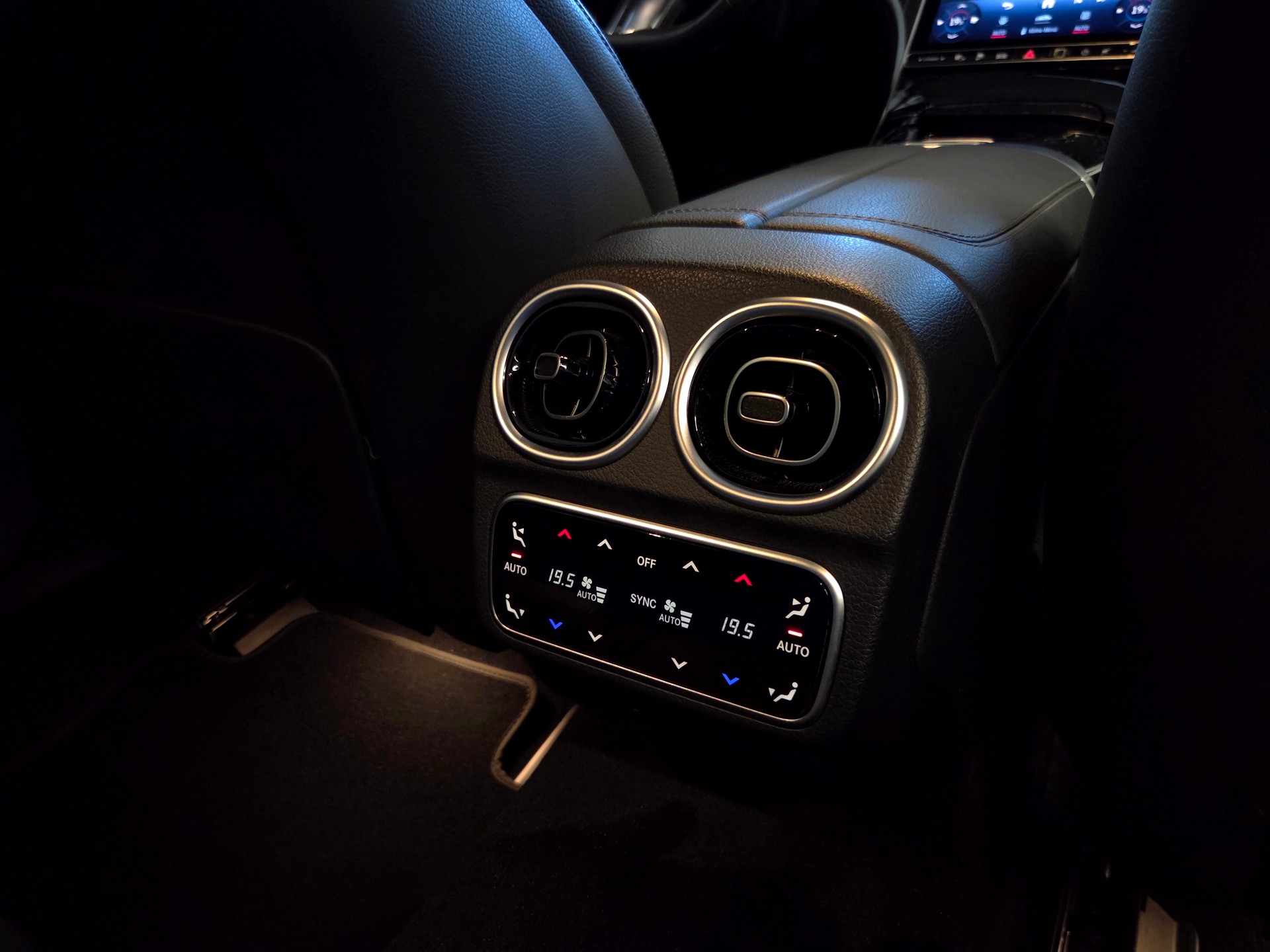 MERCEDES-BENZ C 300 e AMG Line Kombi-image-24