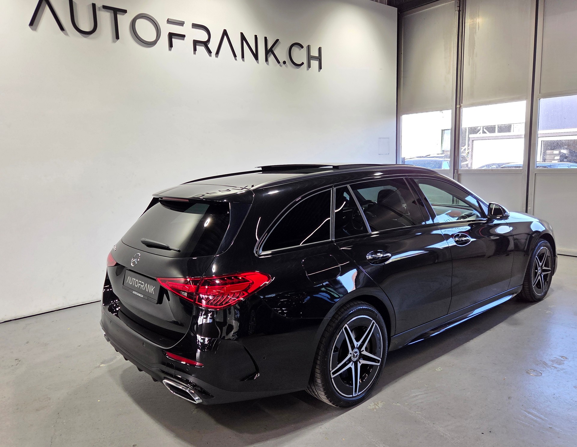 MERCEDES-BENZ C 300 e AMG Line Kombi-image-22
