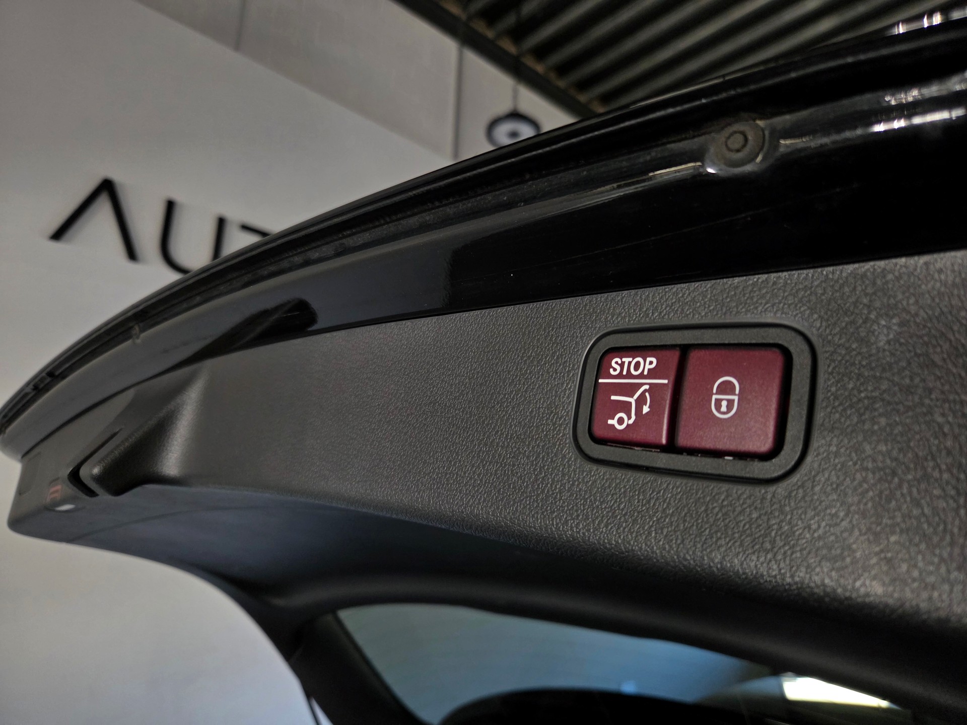 MERCEDES-BENZ C 300 e AMG Line Kombi-image-26