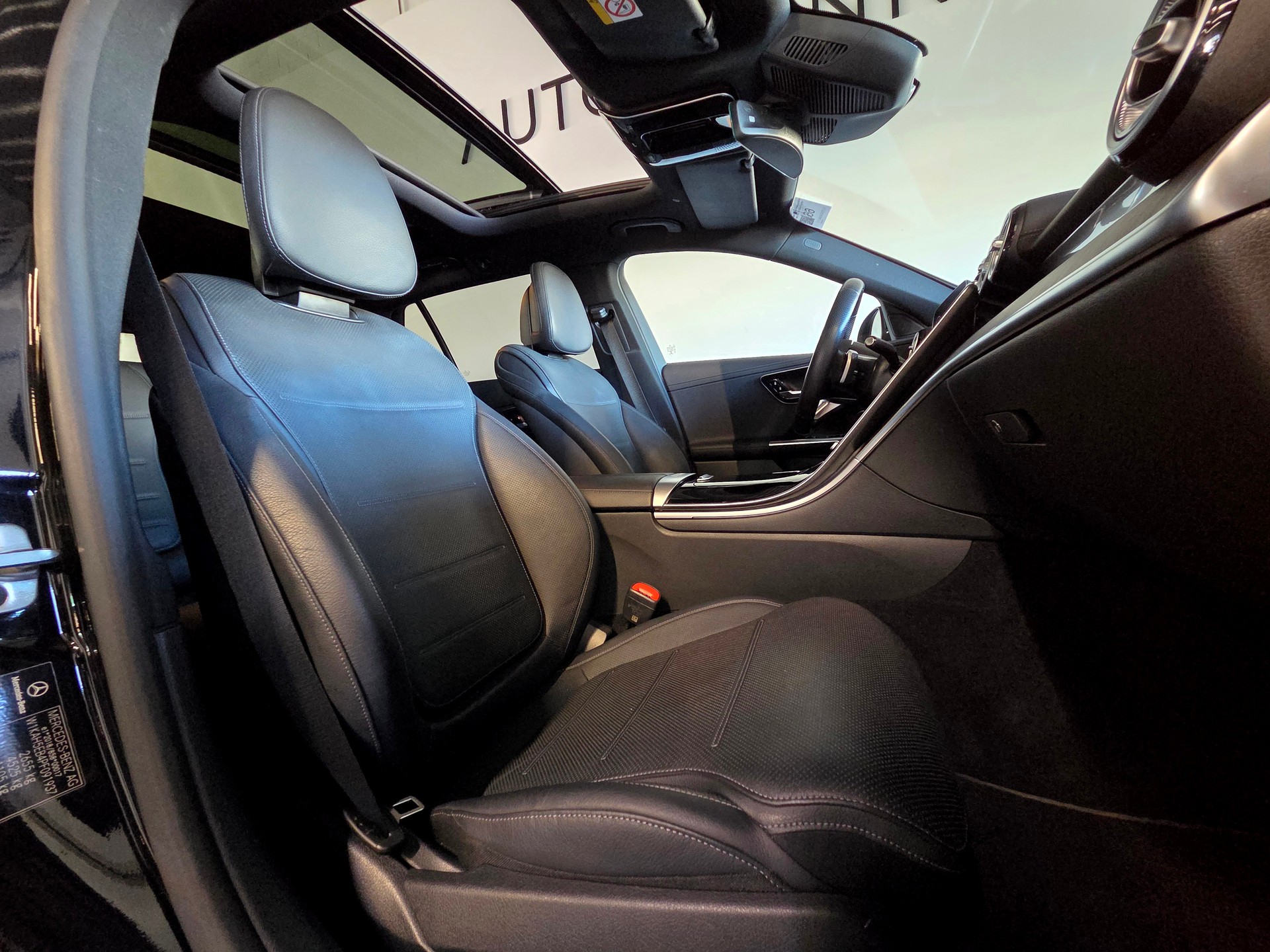 MERCEDES-BENZ C 300 e AMG Line Kombi-image-4