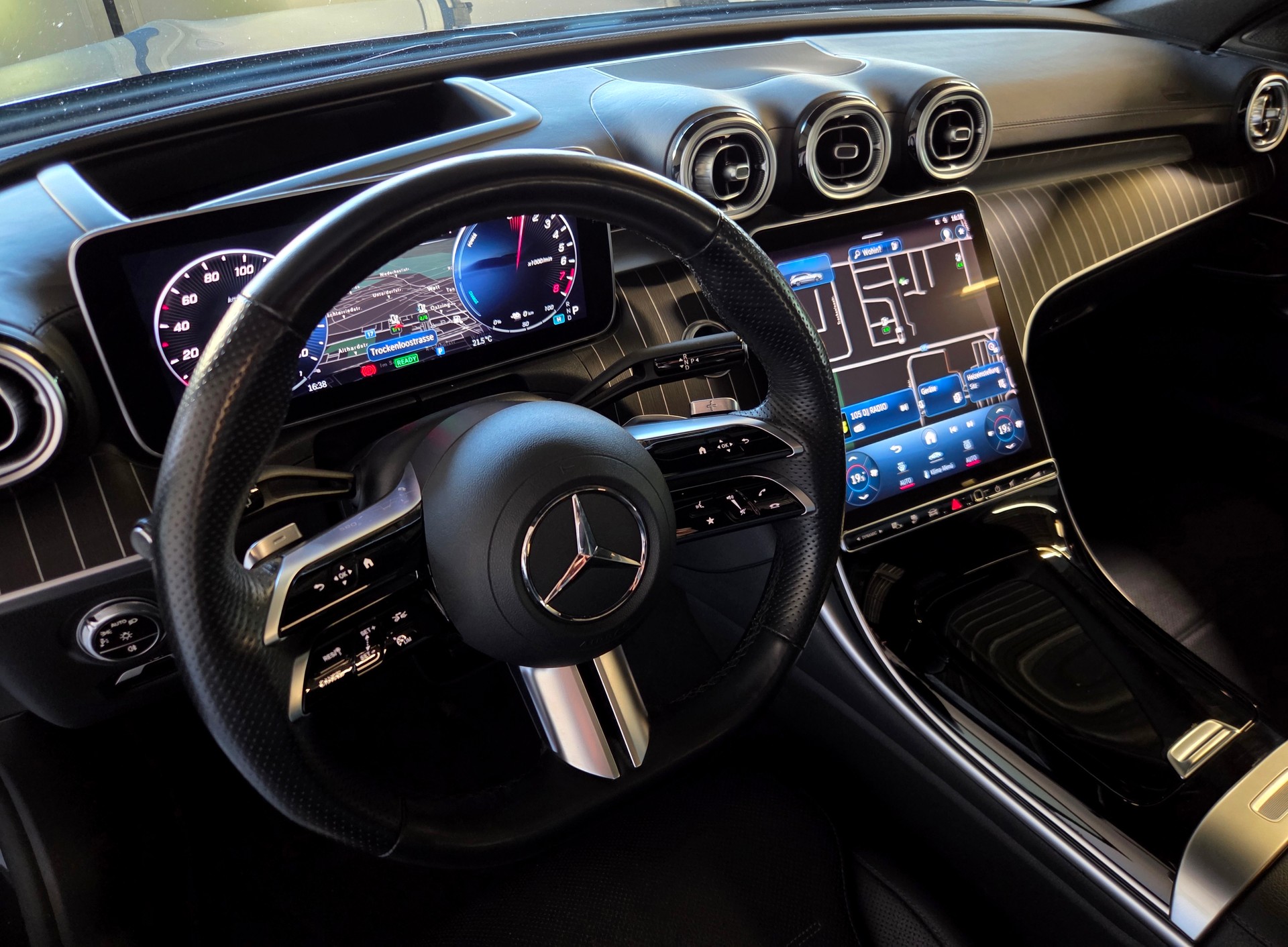MERCEDES-BENZ C 300 e AMG Line Kombi-image-12