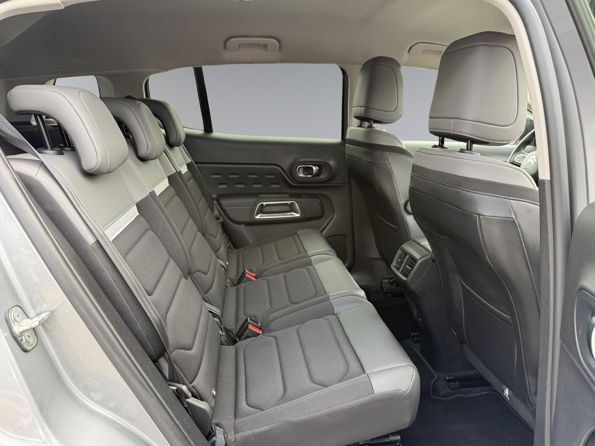 CITROEN C5 Aircross 1.2 HEV Swiss Edition-image-9