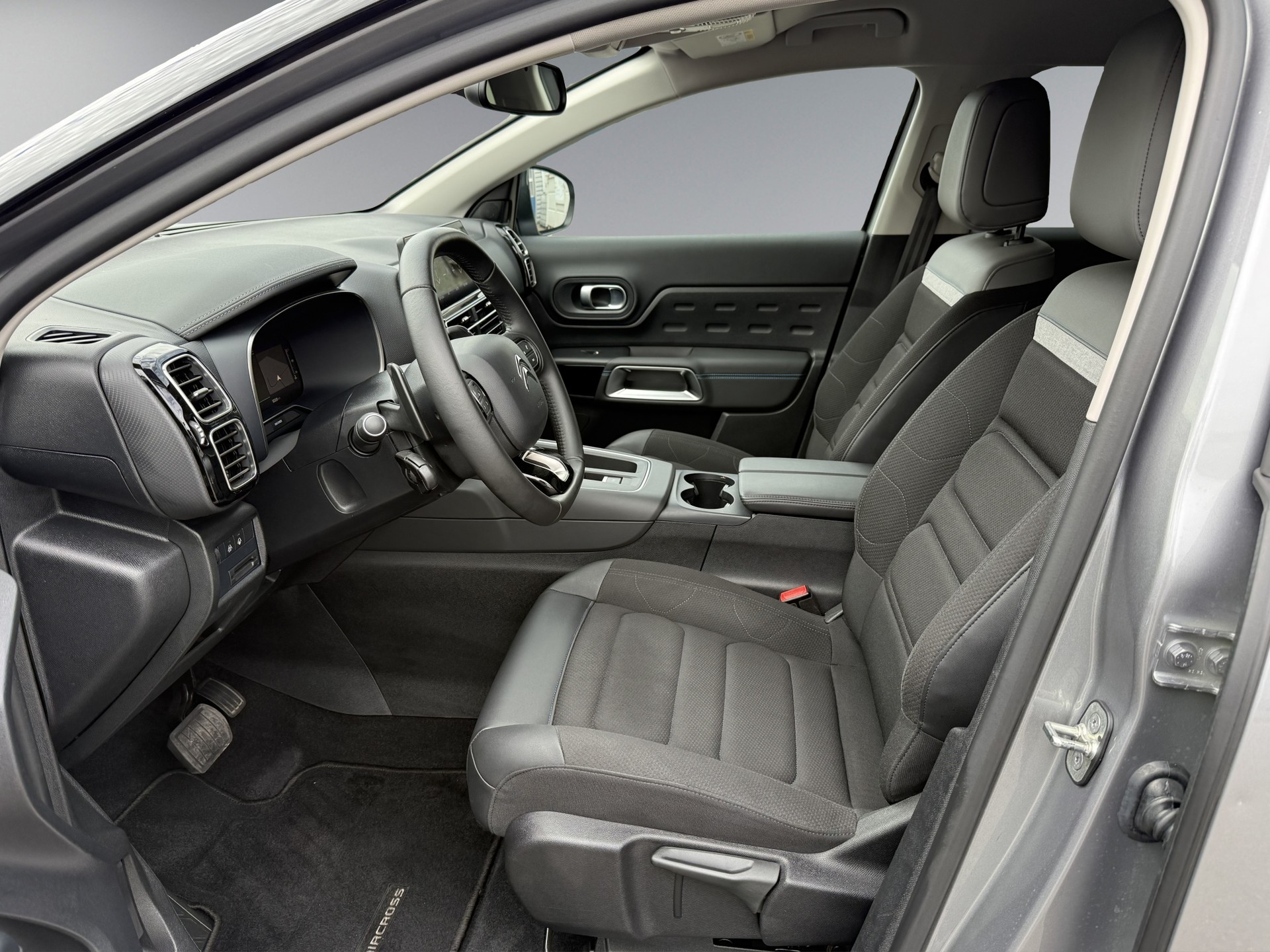 CITROEN C5 Aircross 1.2 HEV Swiss Edition-image-6