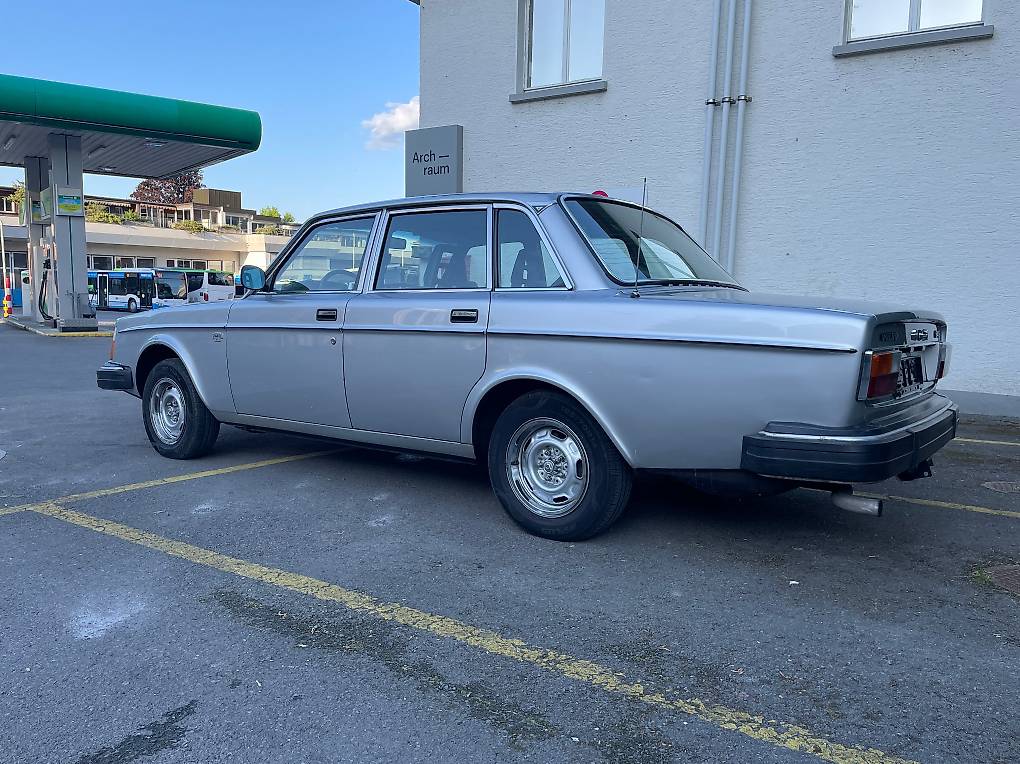 VOLVO 240-image-2