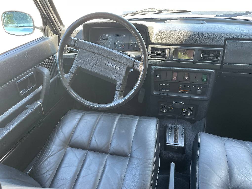 VOLVO 240-image-5