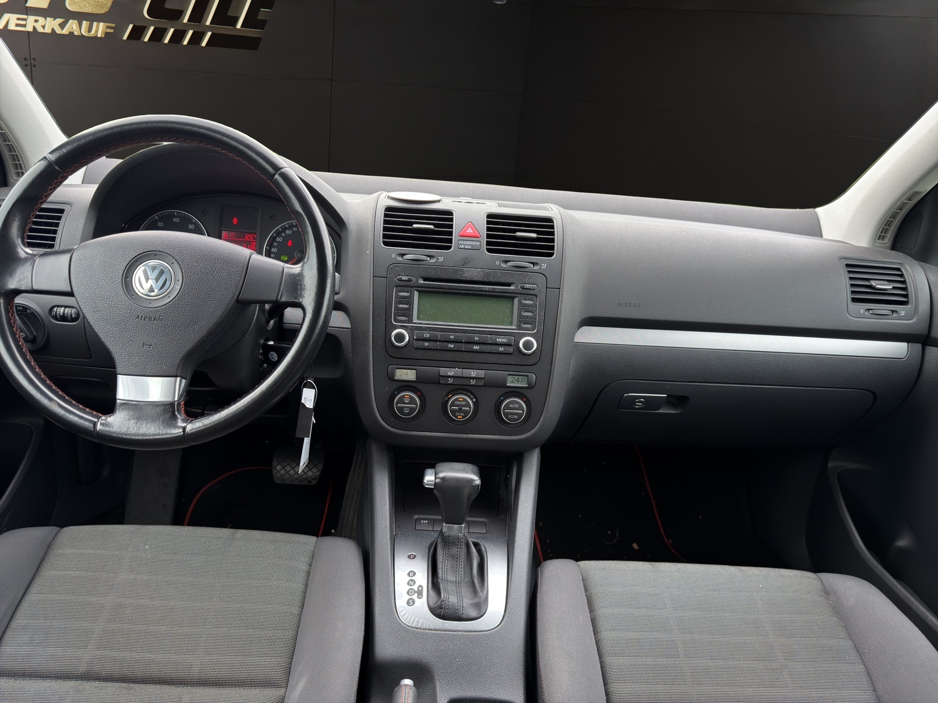 VW Golf 1.6 FSI Goal-image-8