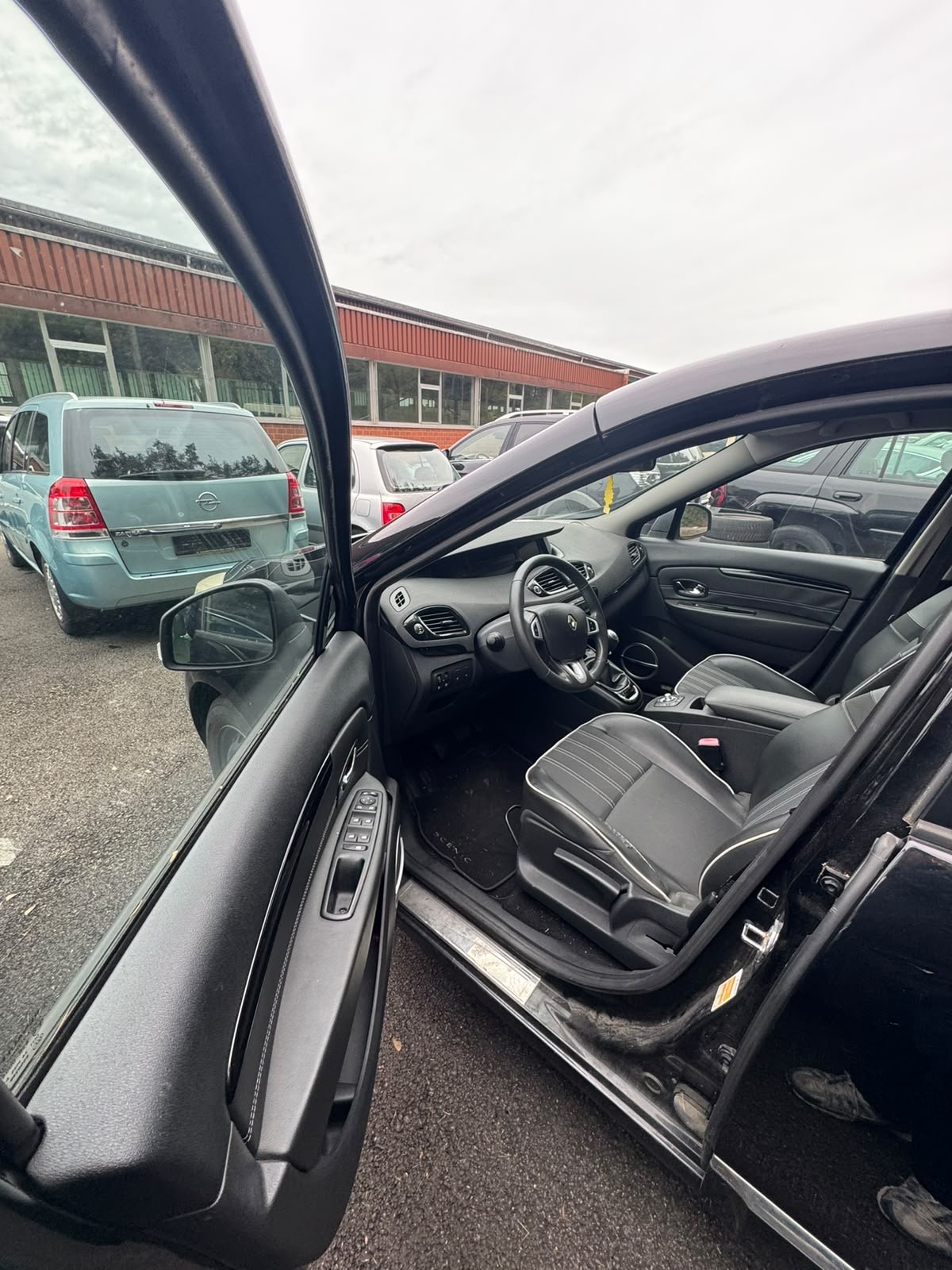 RENAULT Grand Scénic 1.6 dCi Dynamique-image-2