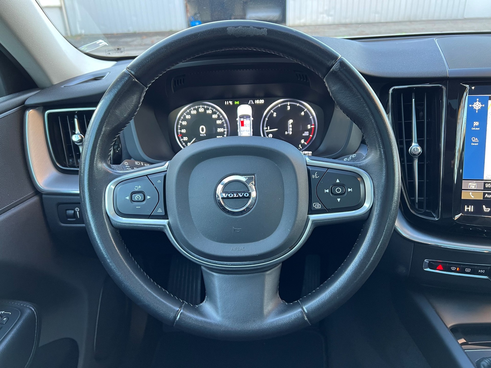 VOLVO XC60 D4 AWD Momentum Geartronic-image-10