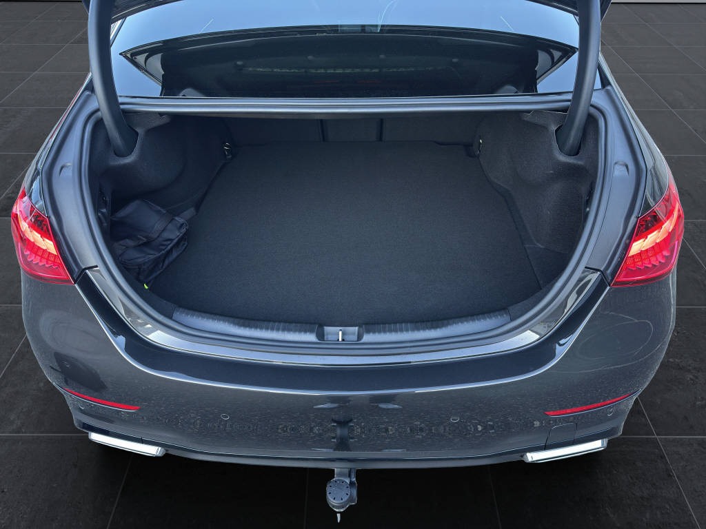 MERCEDES-BENZ C 400 e AMG Line 4matic-image-18