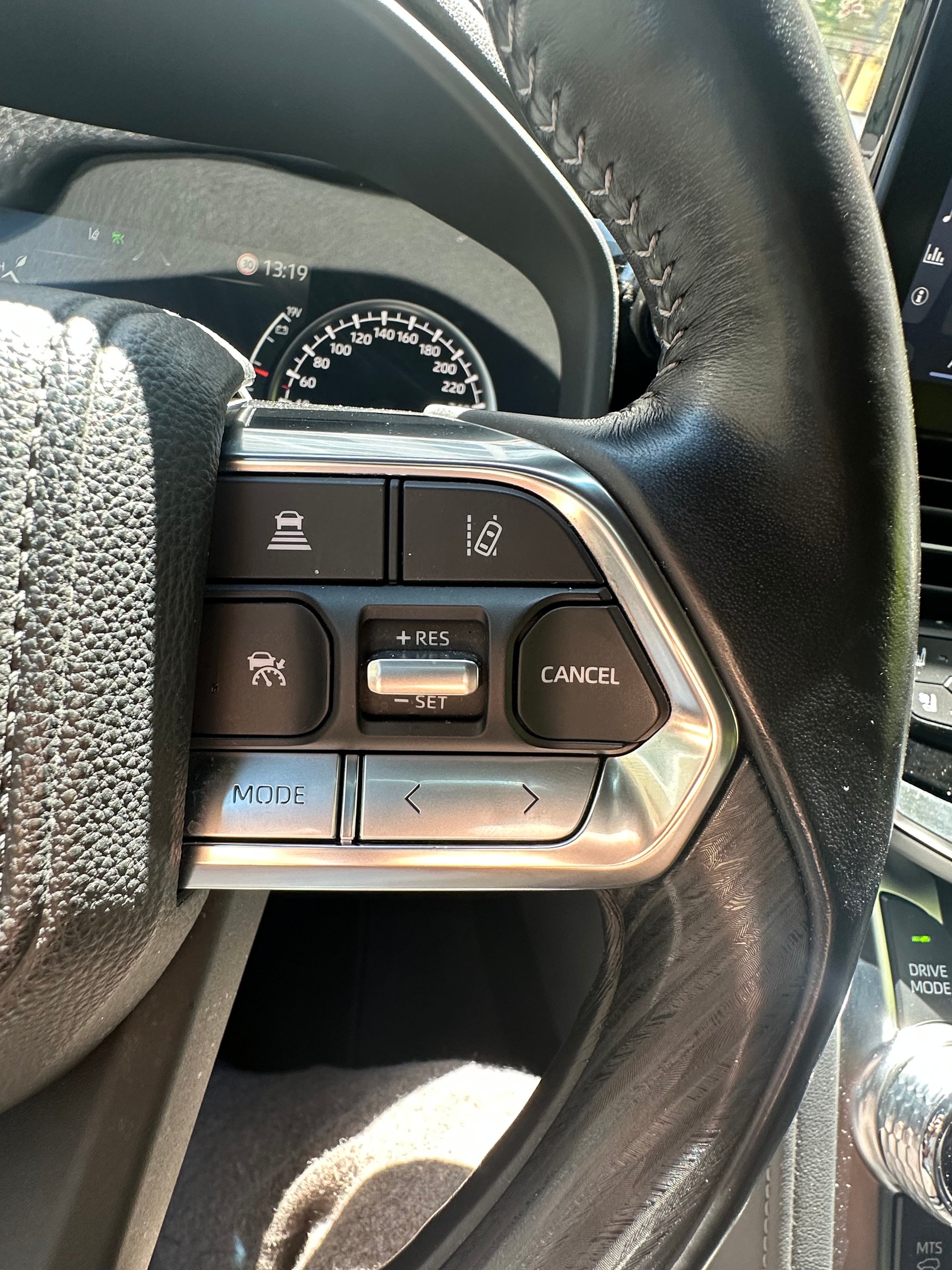 TOYOTA Land Cruiser 300 70'Anniversary 3.5 twin turbo-image-14