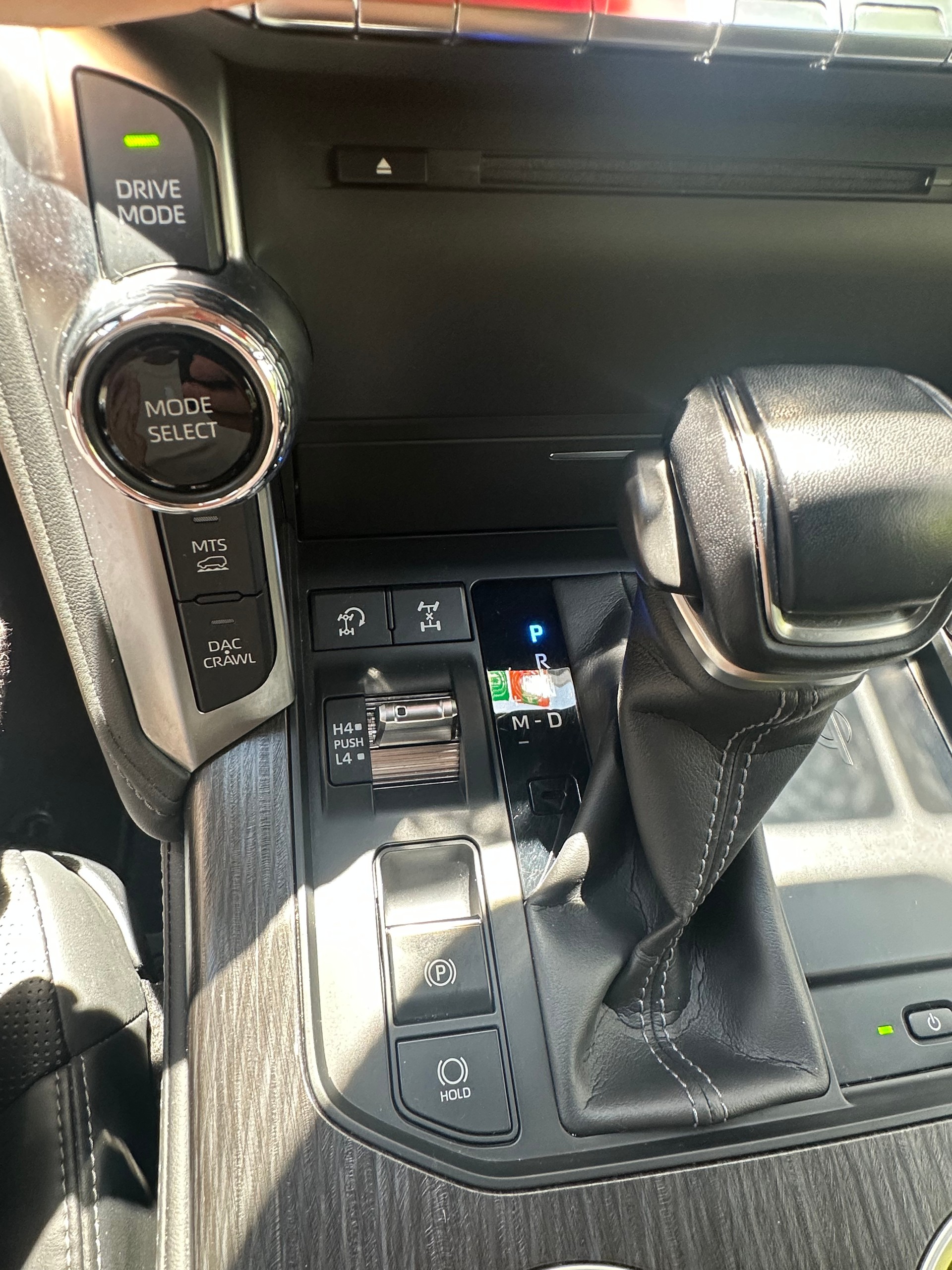 TOYOTA Land Cruiser 300 70'Anniversary 3.5 twin turbo-image-13