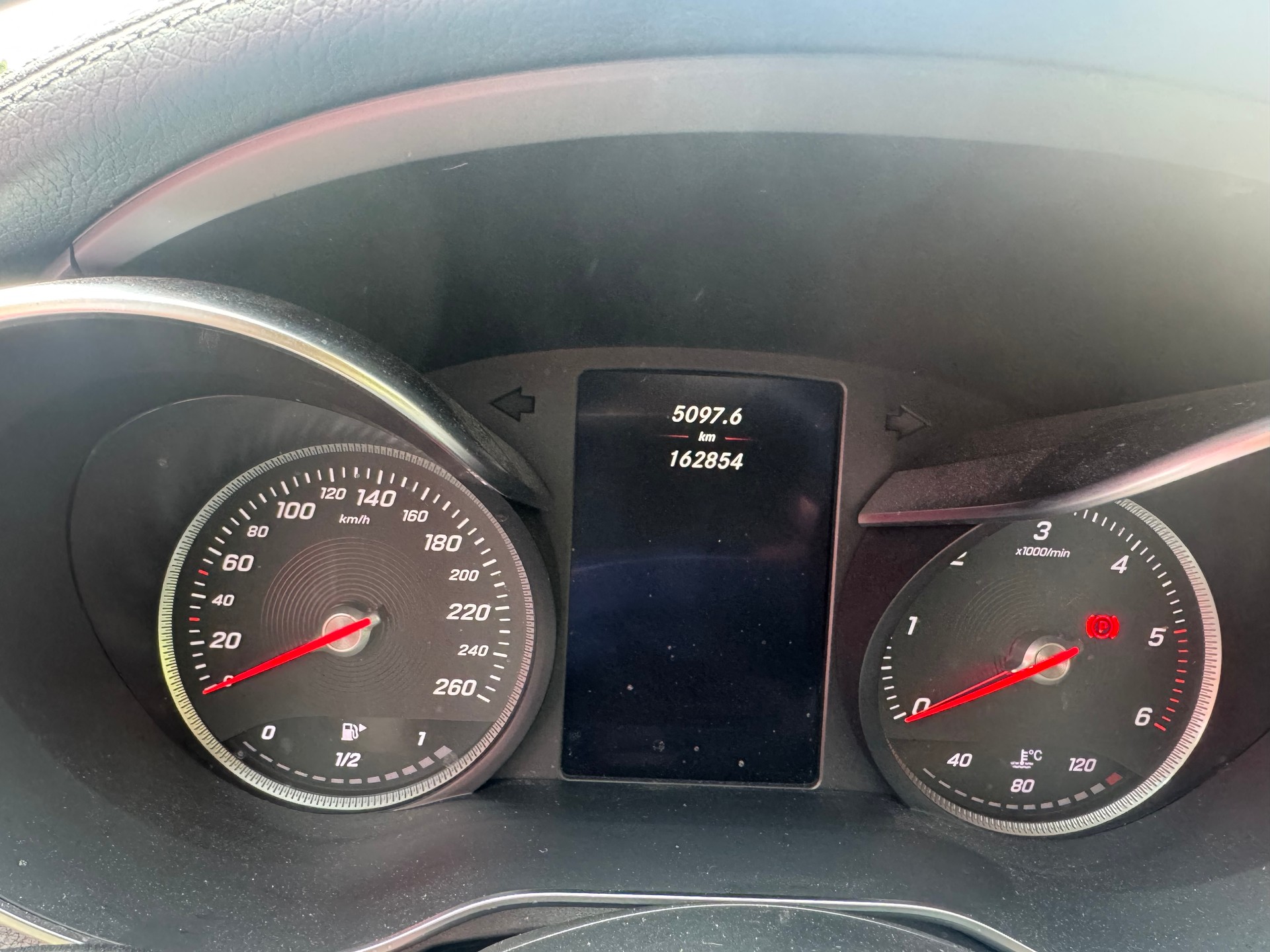 MERCEDES-BENZ C 220 BlueTEC Swiss Star AMG Line 7G-Tronic-image-8