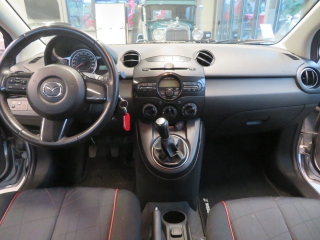 MAZDA 2 1.3i 16V Voila ma Suisse Edition-image-7