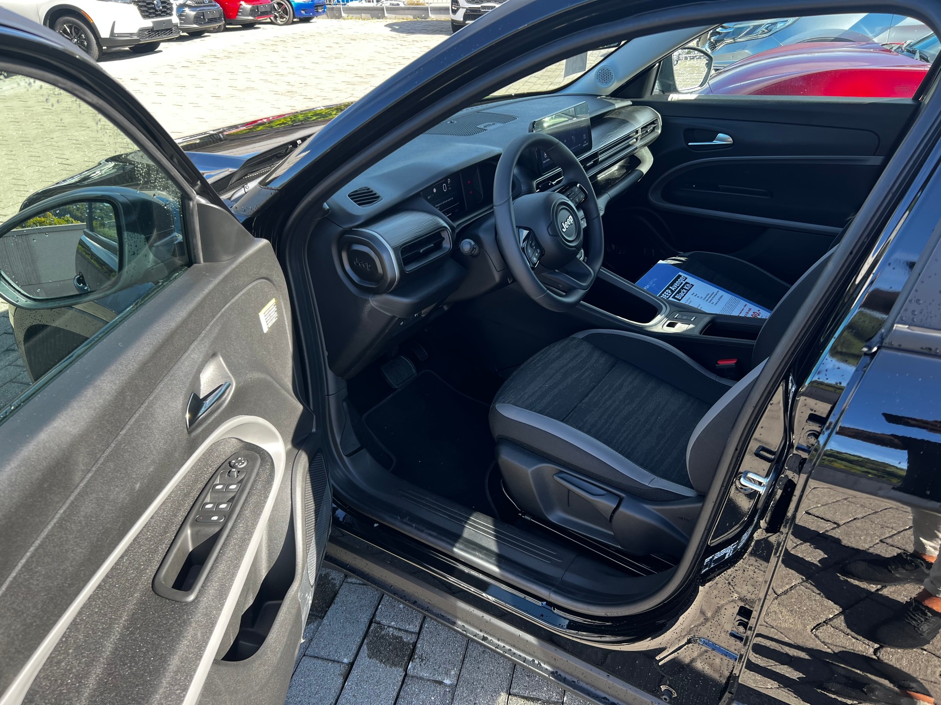 JEEP Avenger 1.2 T Black Kite-image-9