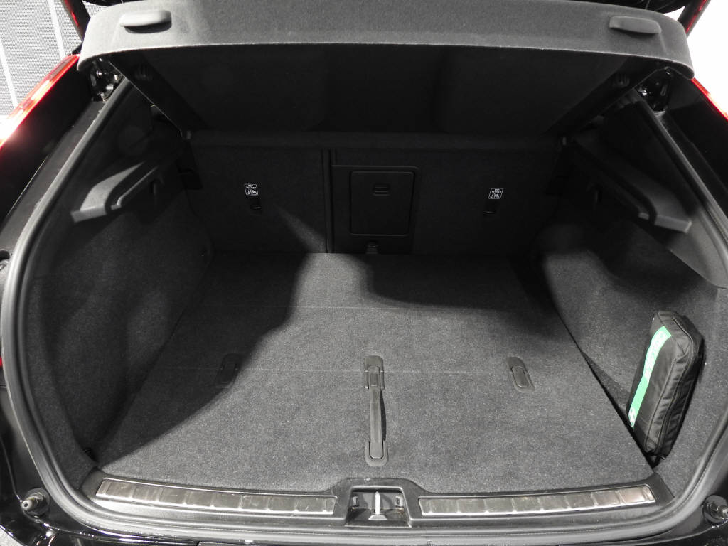 VOLVO C40 E80 Plus AWD-image-9