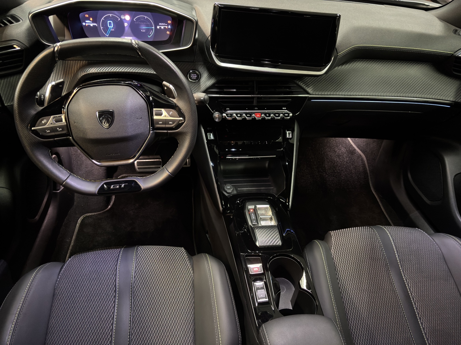 PEUGEOT 2008 1.2 145 MHEV GT-image-9