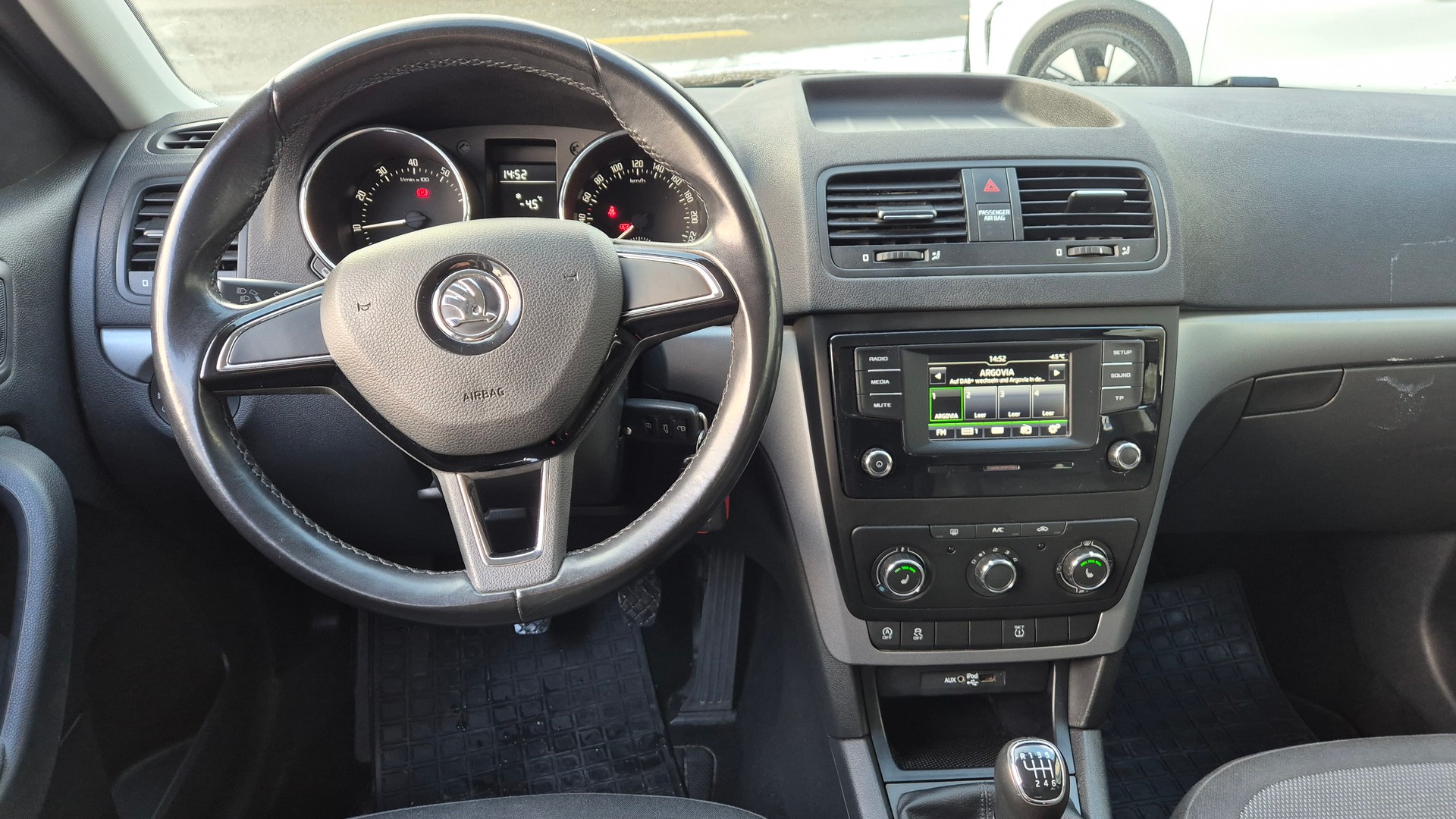 SKODA Yeti 1.2 TSI mit AHK 1200kg-image-9