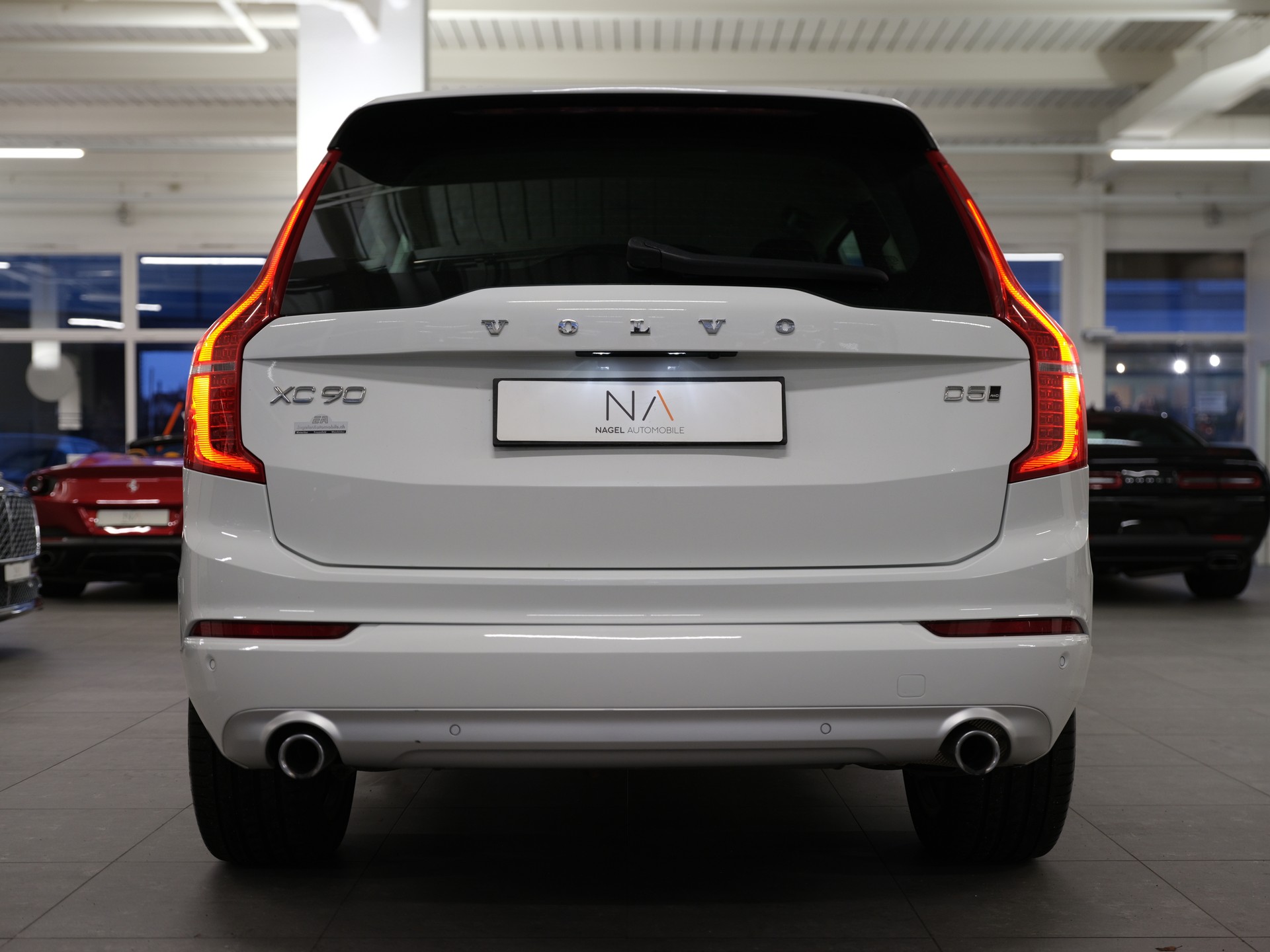 VOLVO XC90 D5 AWD Momentum Geartronic *Surround View* *Keyless Drive*-image-5