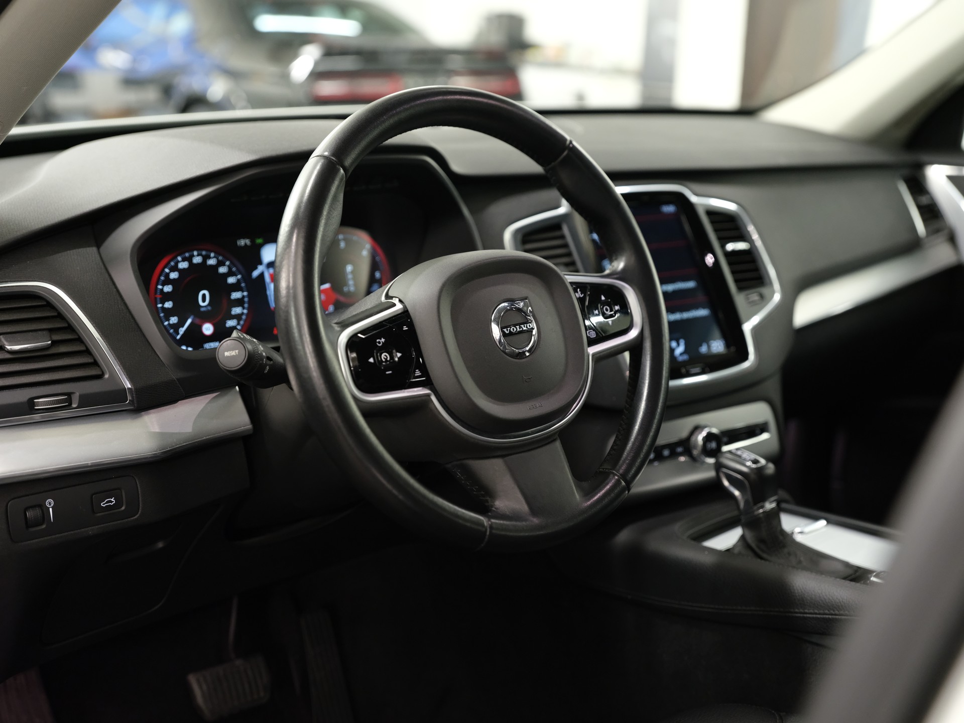 VOLVO XC90 D5 AWD Momentum Geartronic *Surround View* *Keyless Drive*-image-15