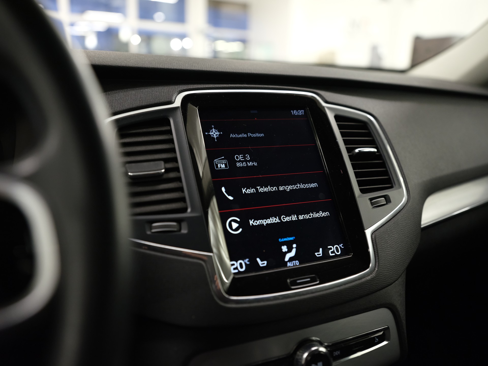 VOLVO XC90 D5 AWD Momentum Geartronic *Surround View* *Keyless Drive*-image-18