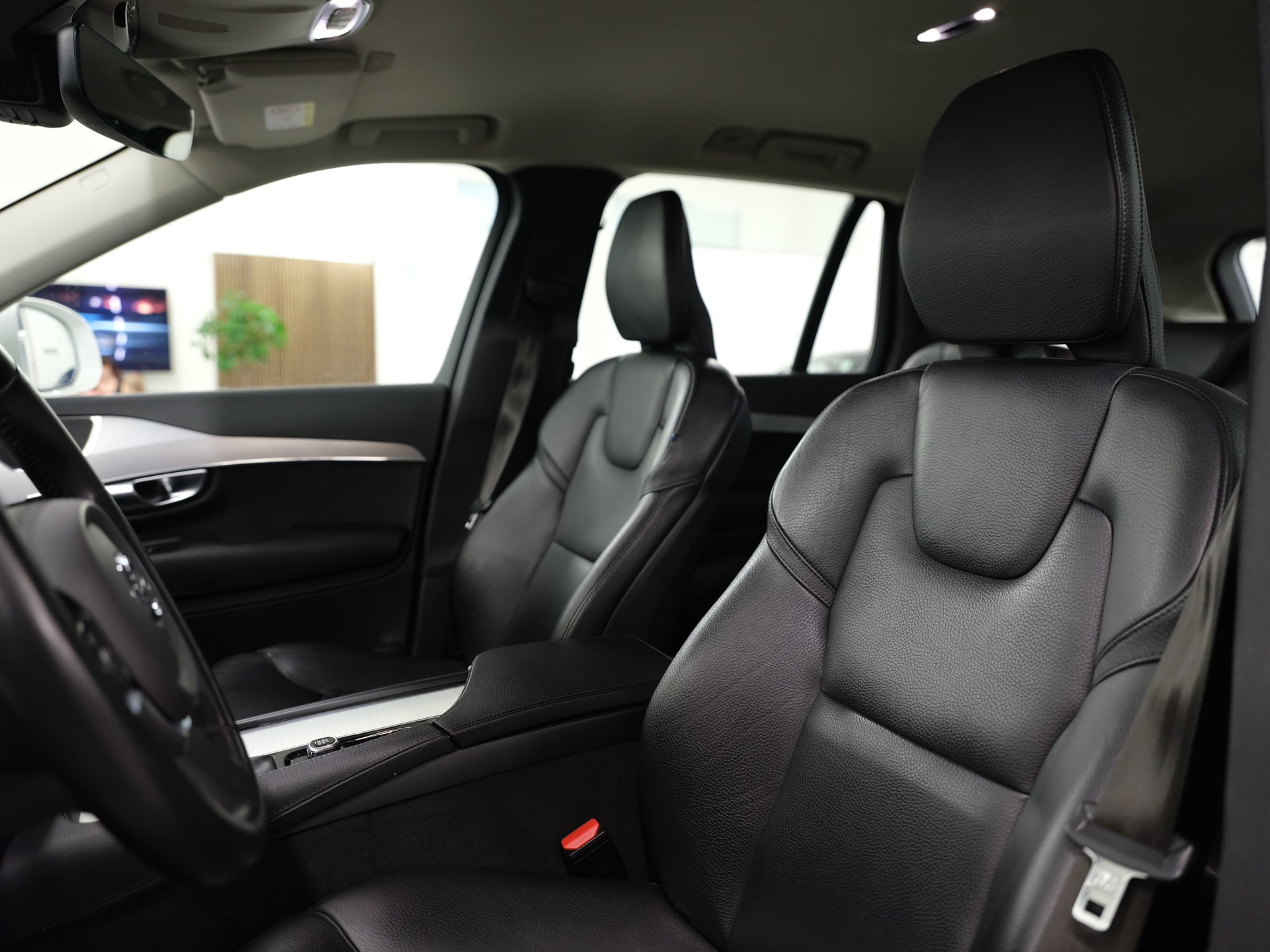 VOLVO XC90 D5 AWD Momentum Geartronic *Surround View* *Keyless Drive*-image-13