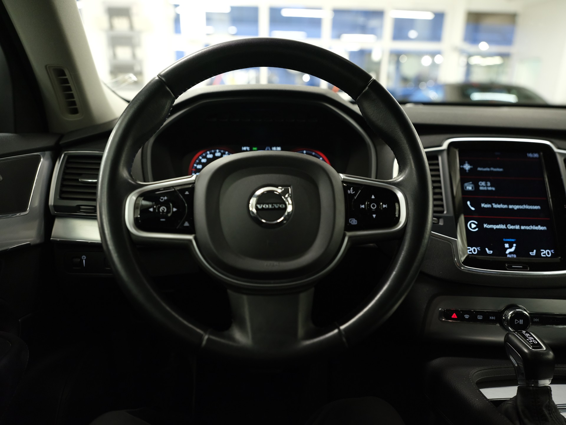 VOLVO XC90 D5 AWD Momentum Geartronic *Surround View* *Keyless Drive*-image-16