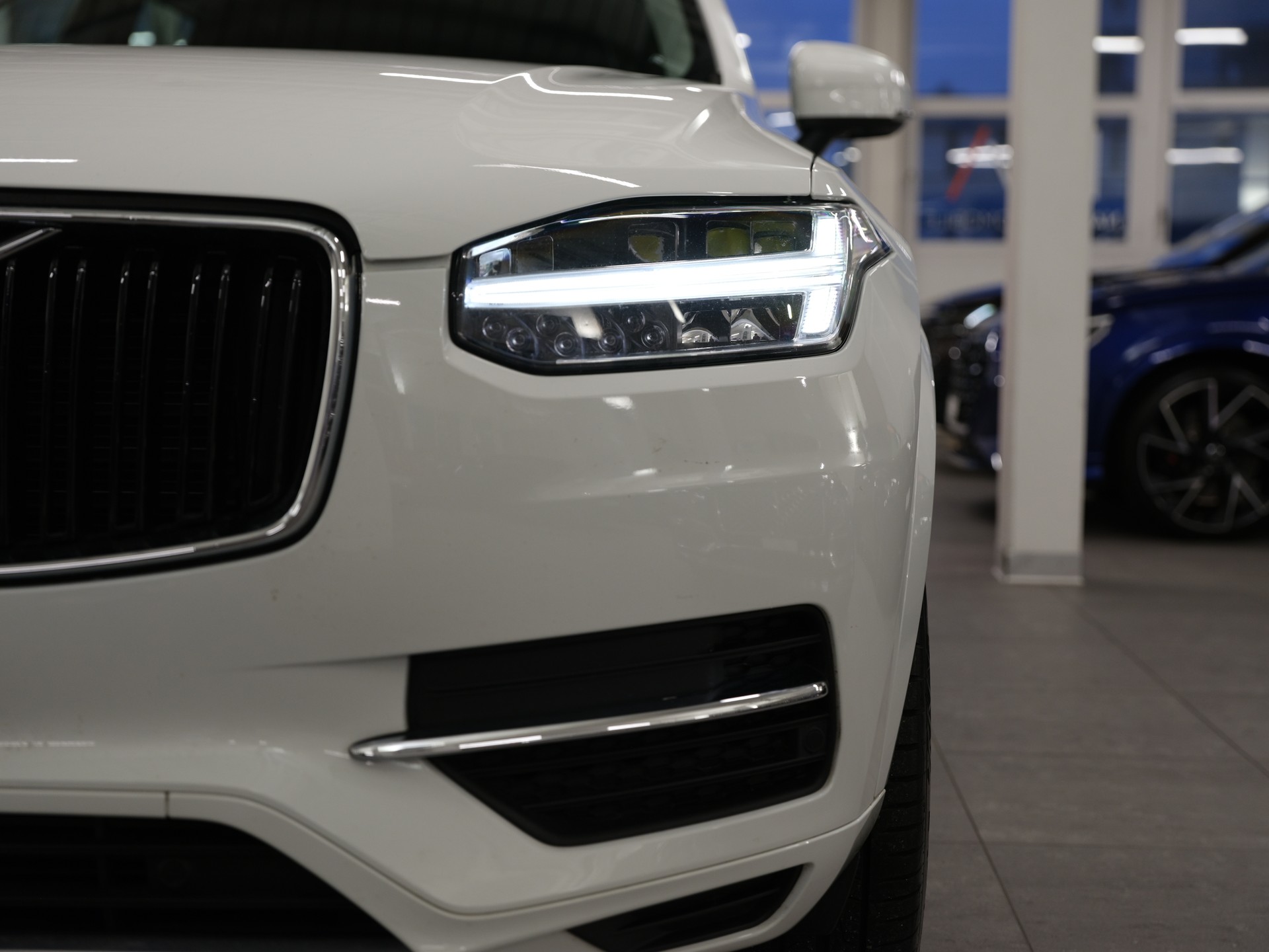 VOLVO XC90 D5 AWD Momentum Geartronic *Surround View* *Keyless Drive*-image-9
