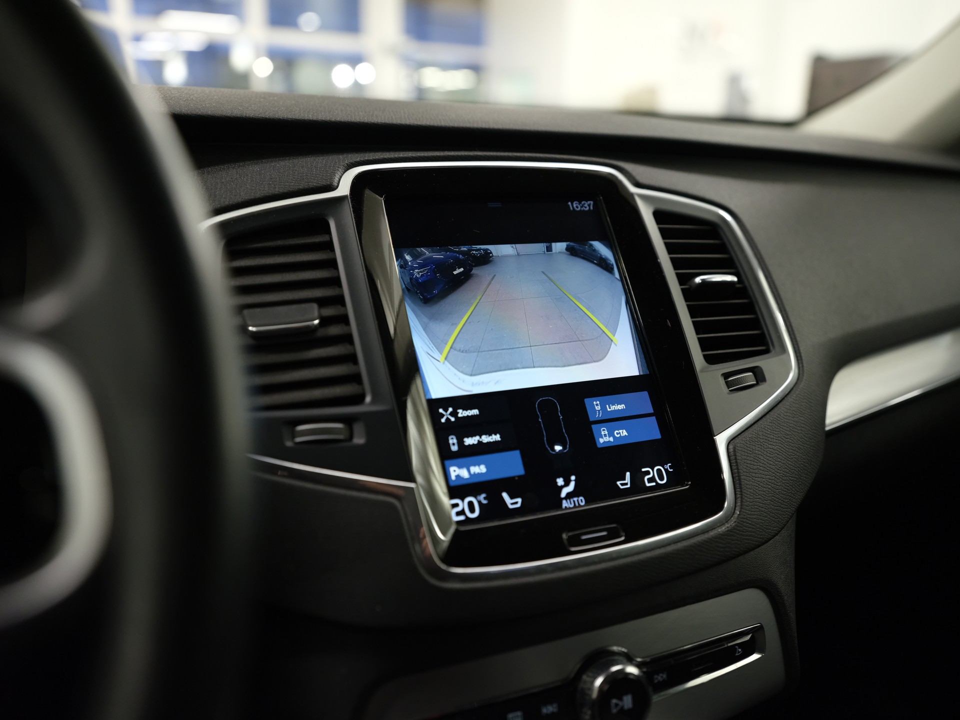 VOLVO XC90 D5 AWD Momentum Geartronic *Surround View* *Keyless Drive*-image-19
