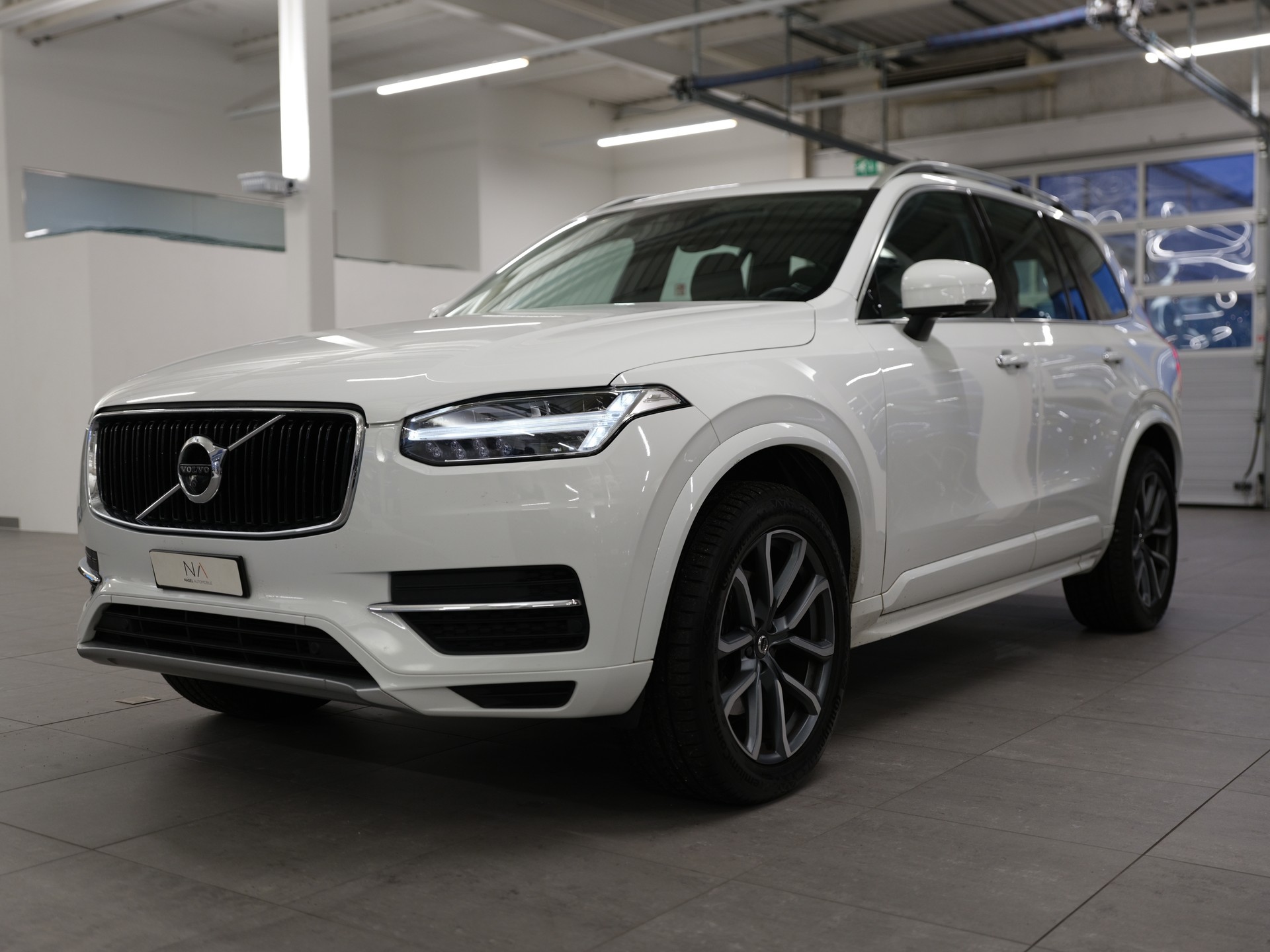 VOLVO XC90 D5 AWD Momentum Geartronic *Surround View* *Keyless Drive*-image-3