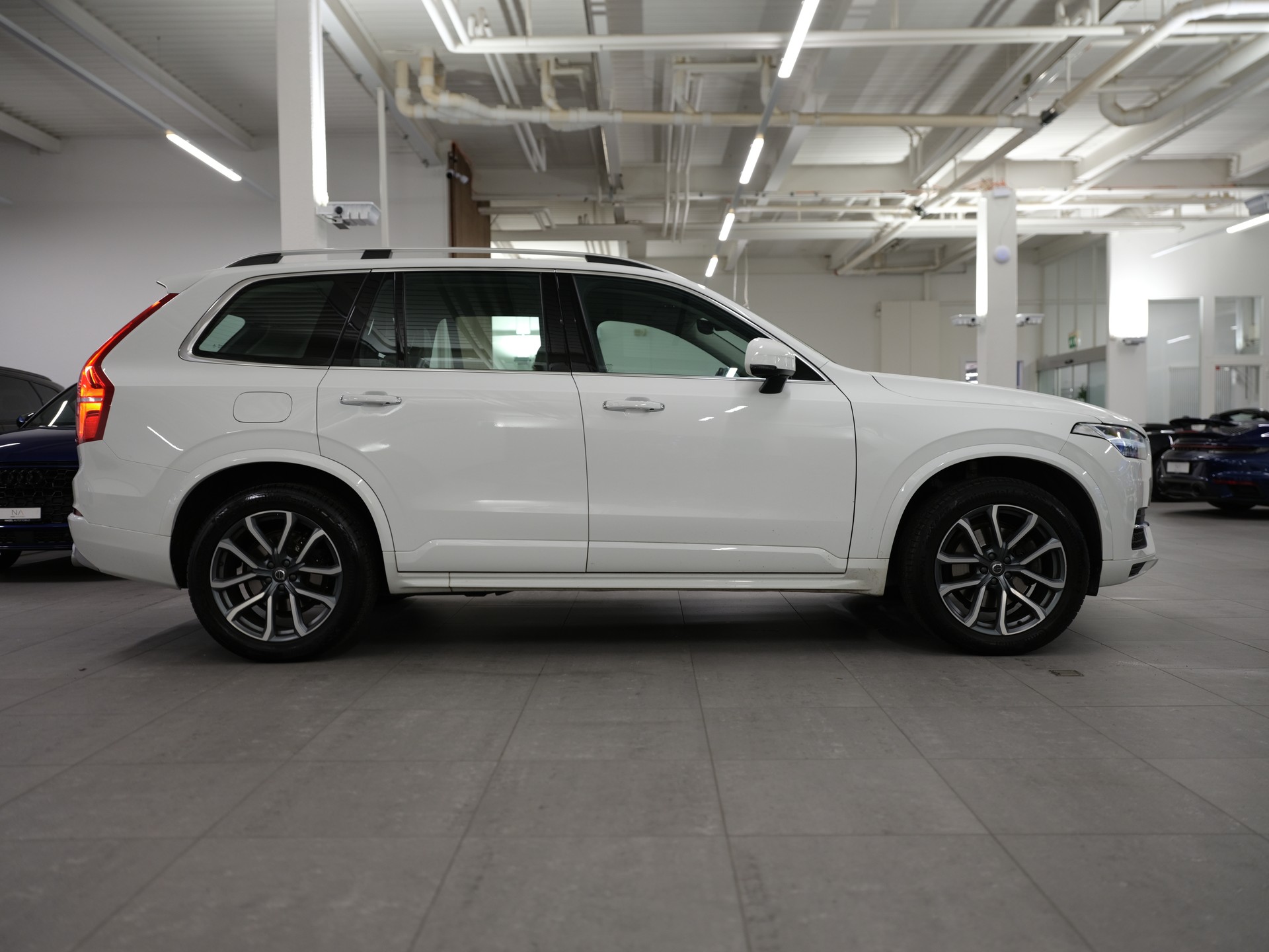VOLVO XC90 D5 AWD Momentum Geartronic *Surround View* *Keyless Drive*-image-7